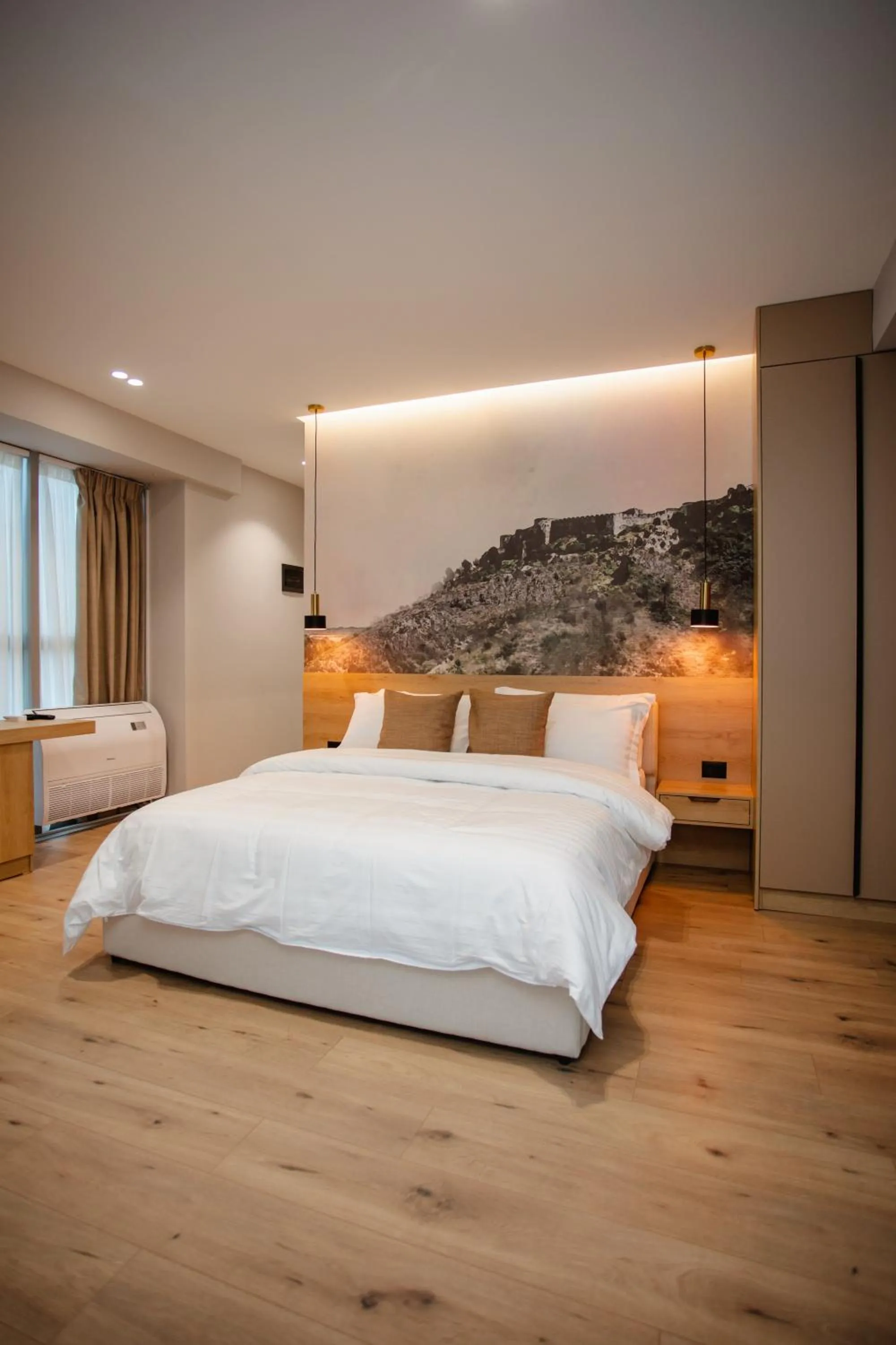 Bed in Oro Inn Hotel