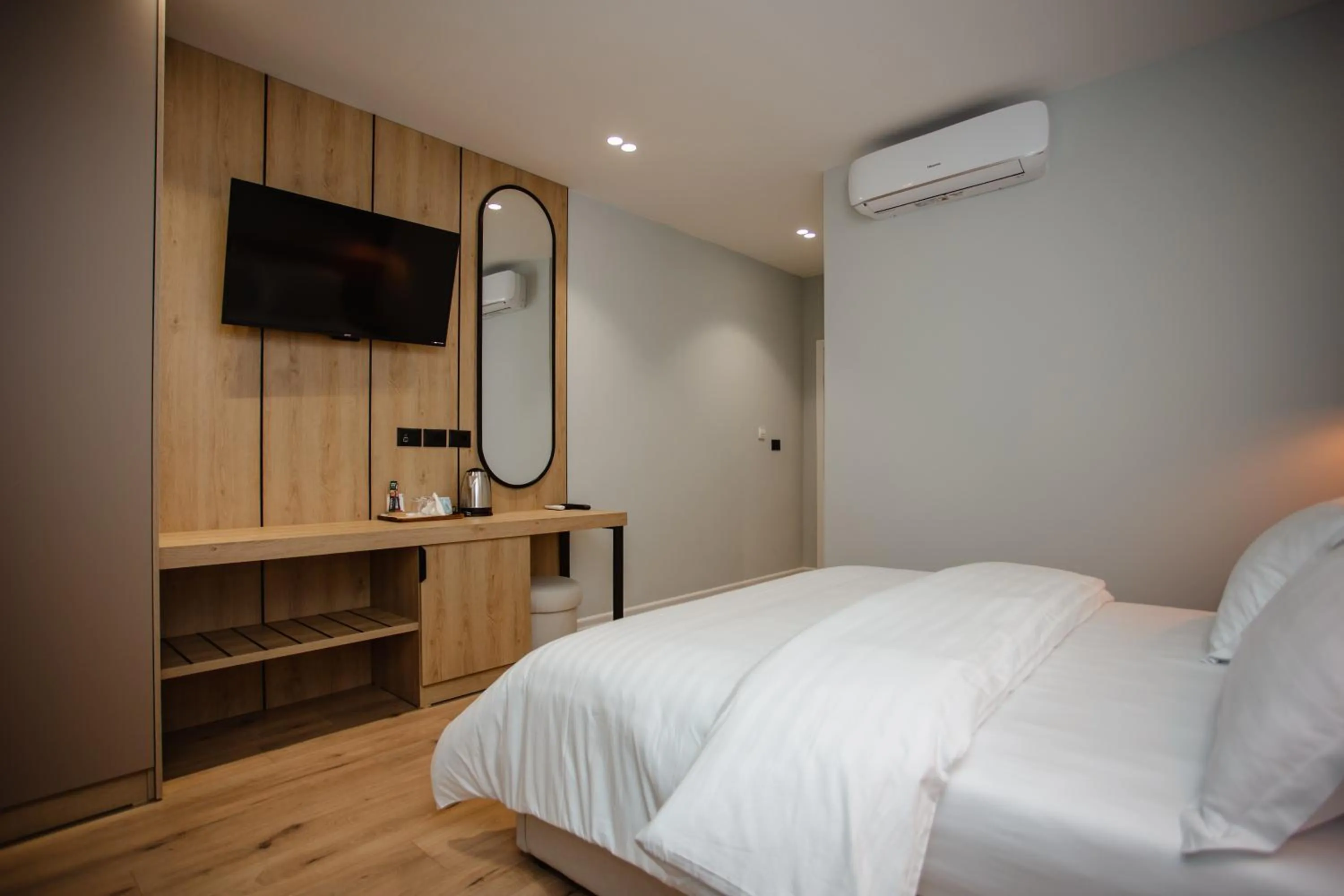 Bed in Oro Inn Hotel