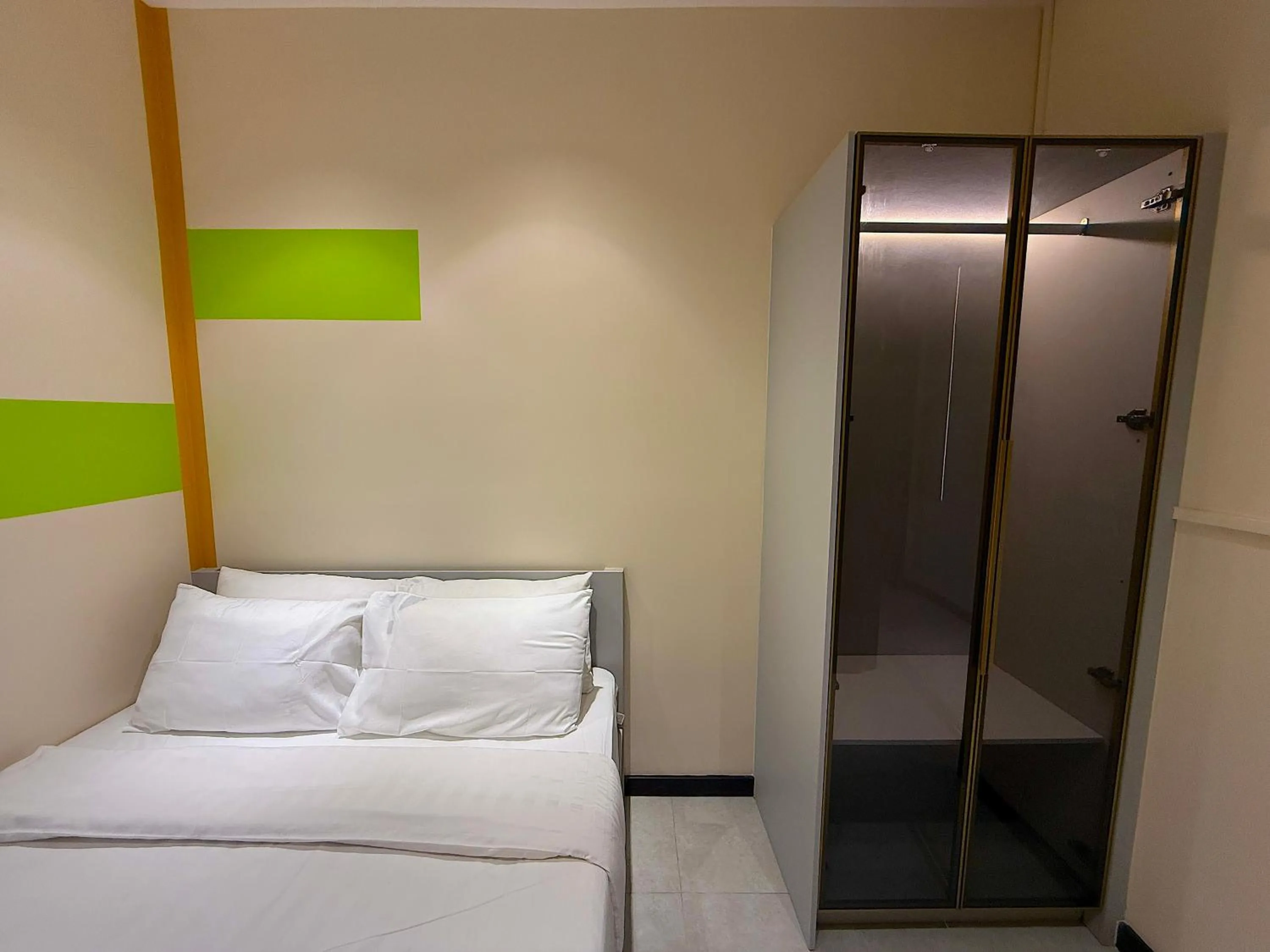 Bed in Neu Suites By Serenity Homes Near Gleneagles, KLCC & LRT