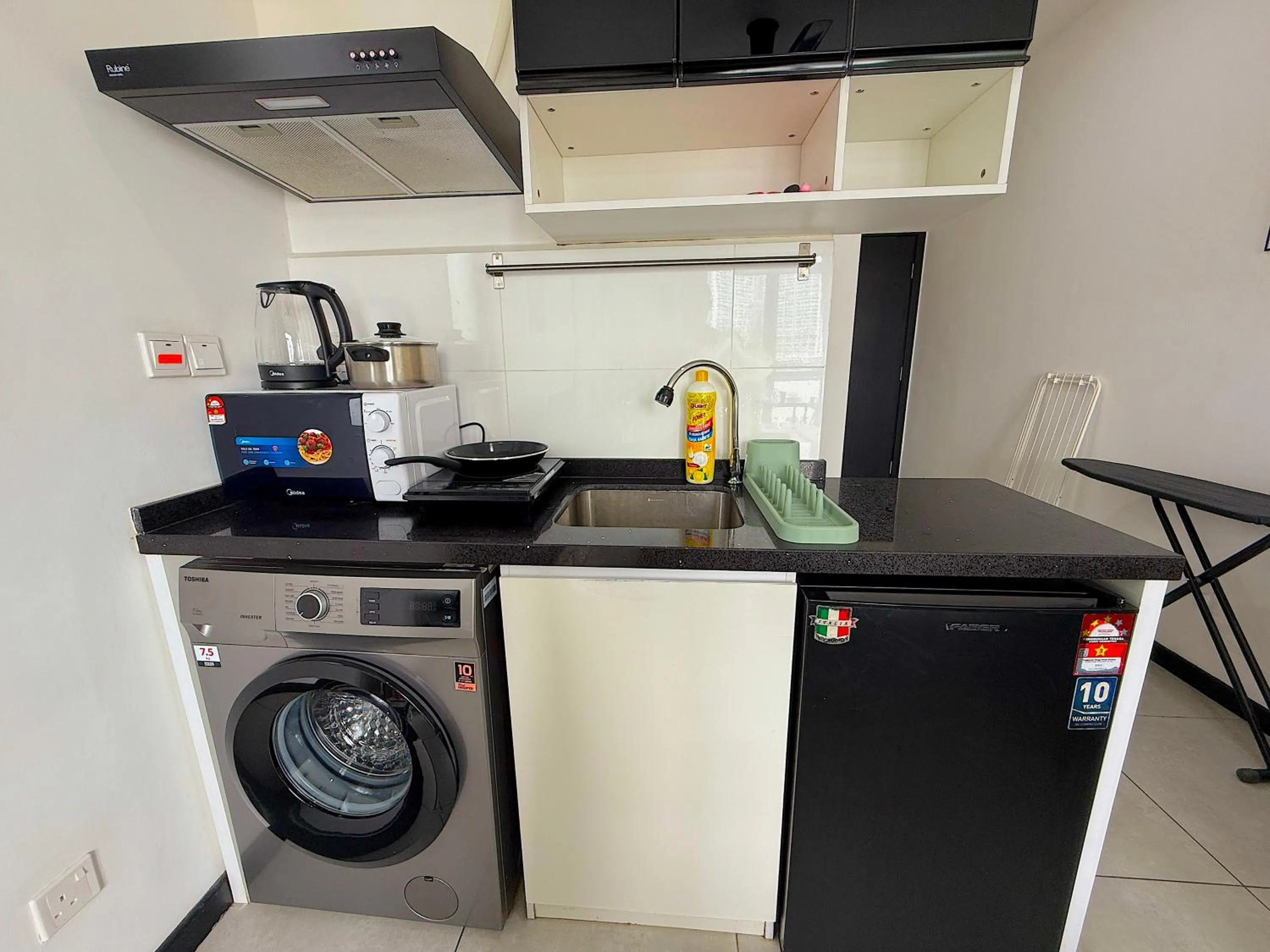 Kitchen or kitchenette in Neu Suites By Serenity Homes Near Gleneagles, KLCC & LRT