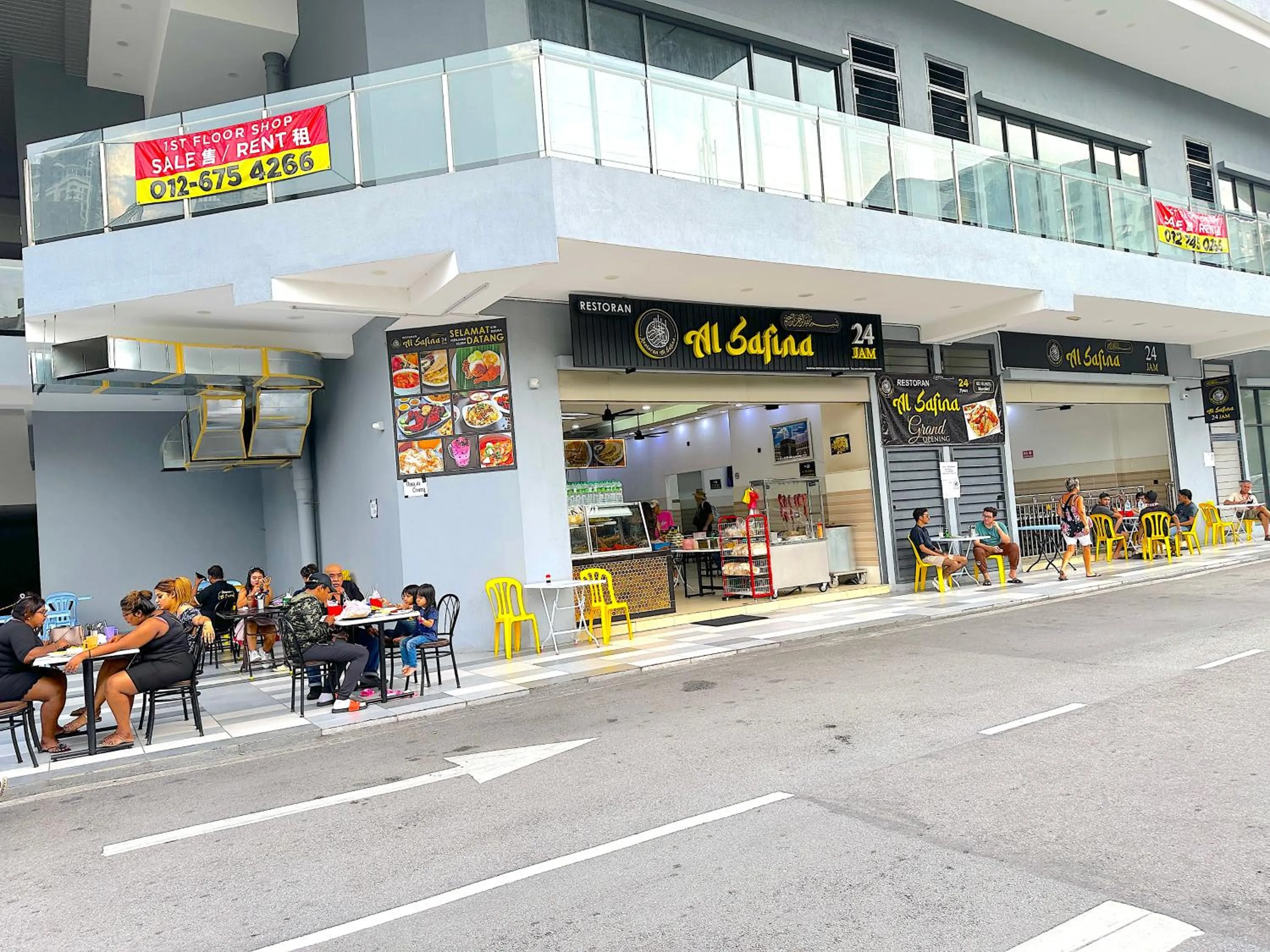 Restaurant/places to eat in Neu Suites By Serenity Homes Near Gleneagles, KLCC & LRT