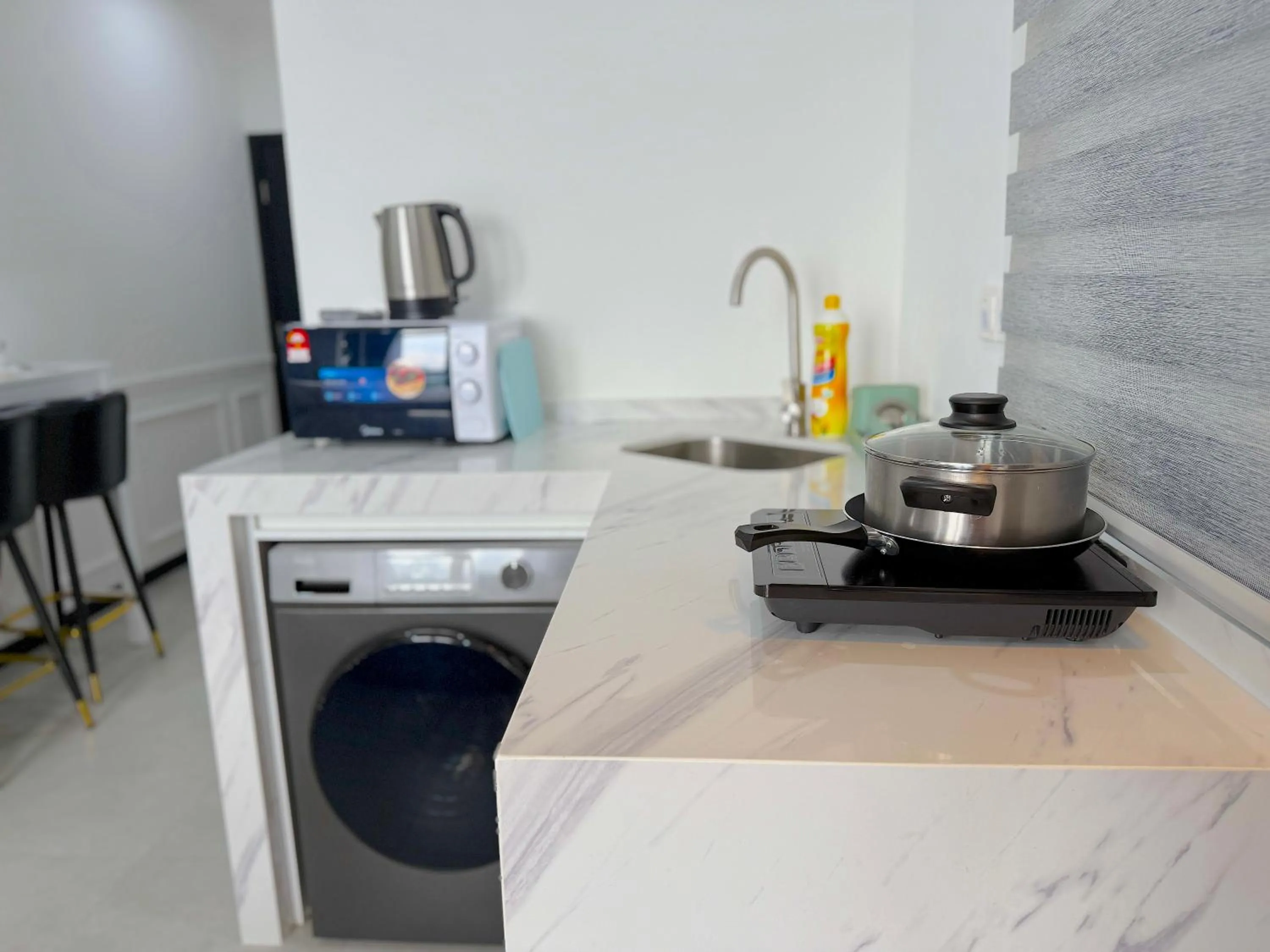 Kitchen or kitchenette in Neu Suites By Serenity Homes Near Gleneagles, KLCC & LRT