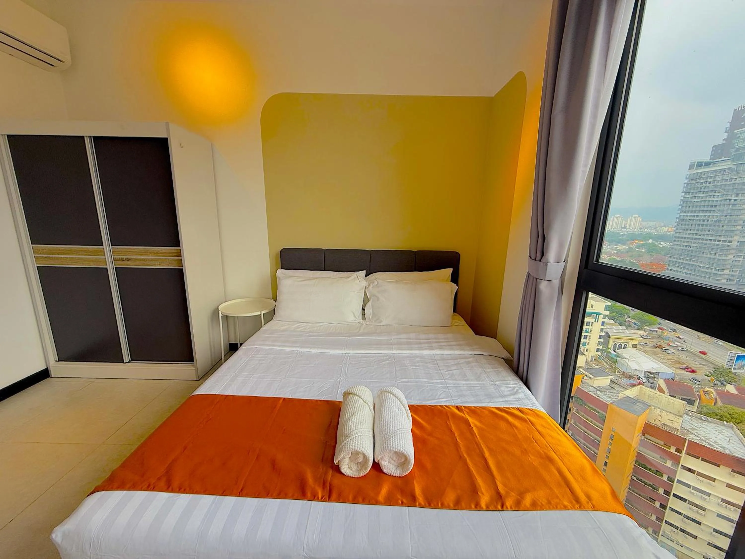 Bed in Neu Suites By Serenity Homes Near Gleneagles, KLCC & LRT