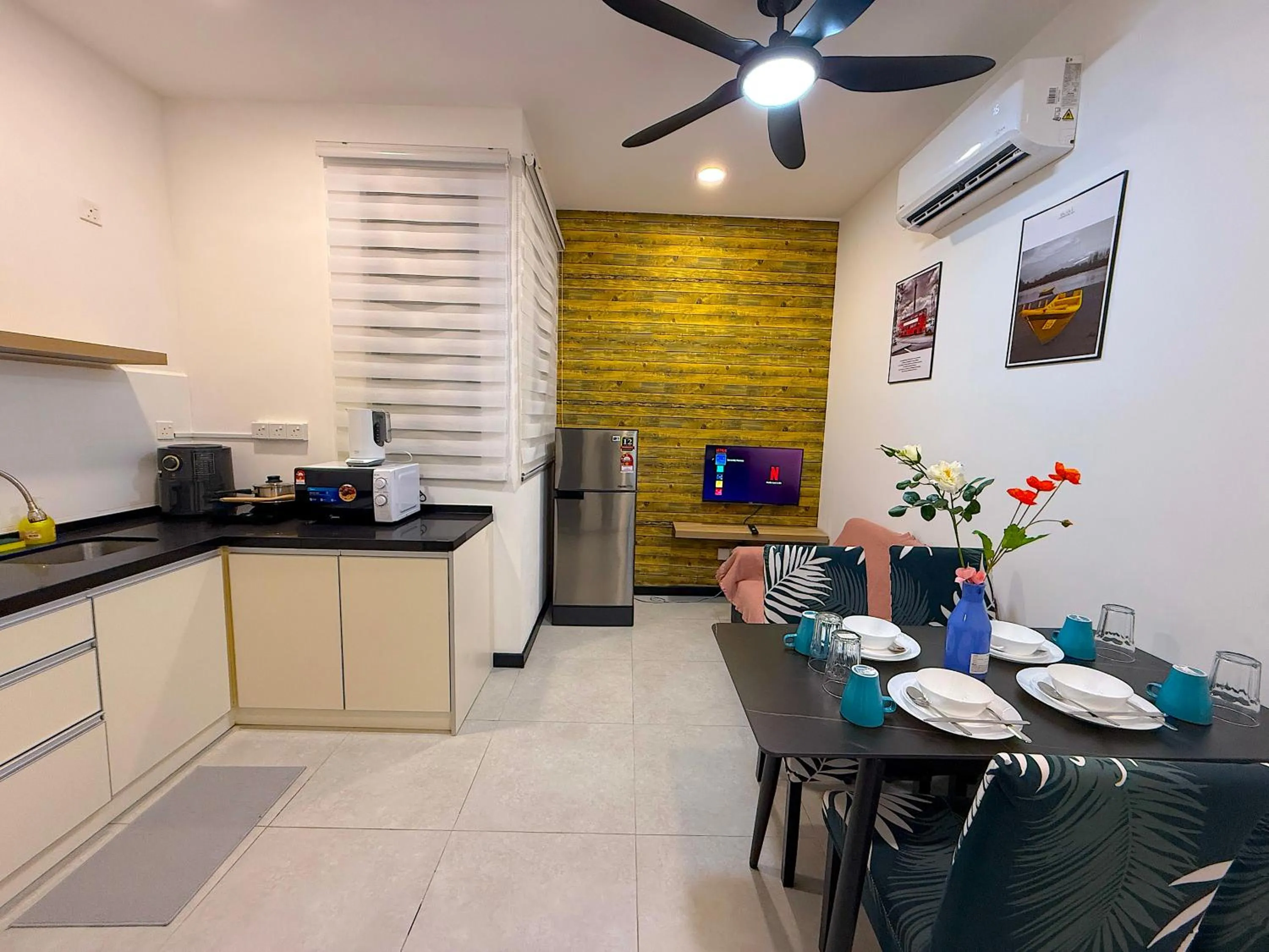 Kitchen or kitchenette in Neu Suites By Serenity Homes Near Gleneagles, KLCC & LRT