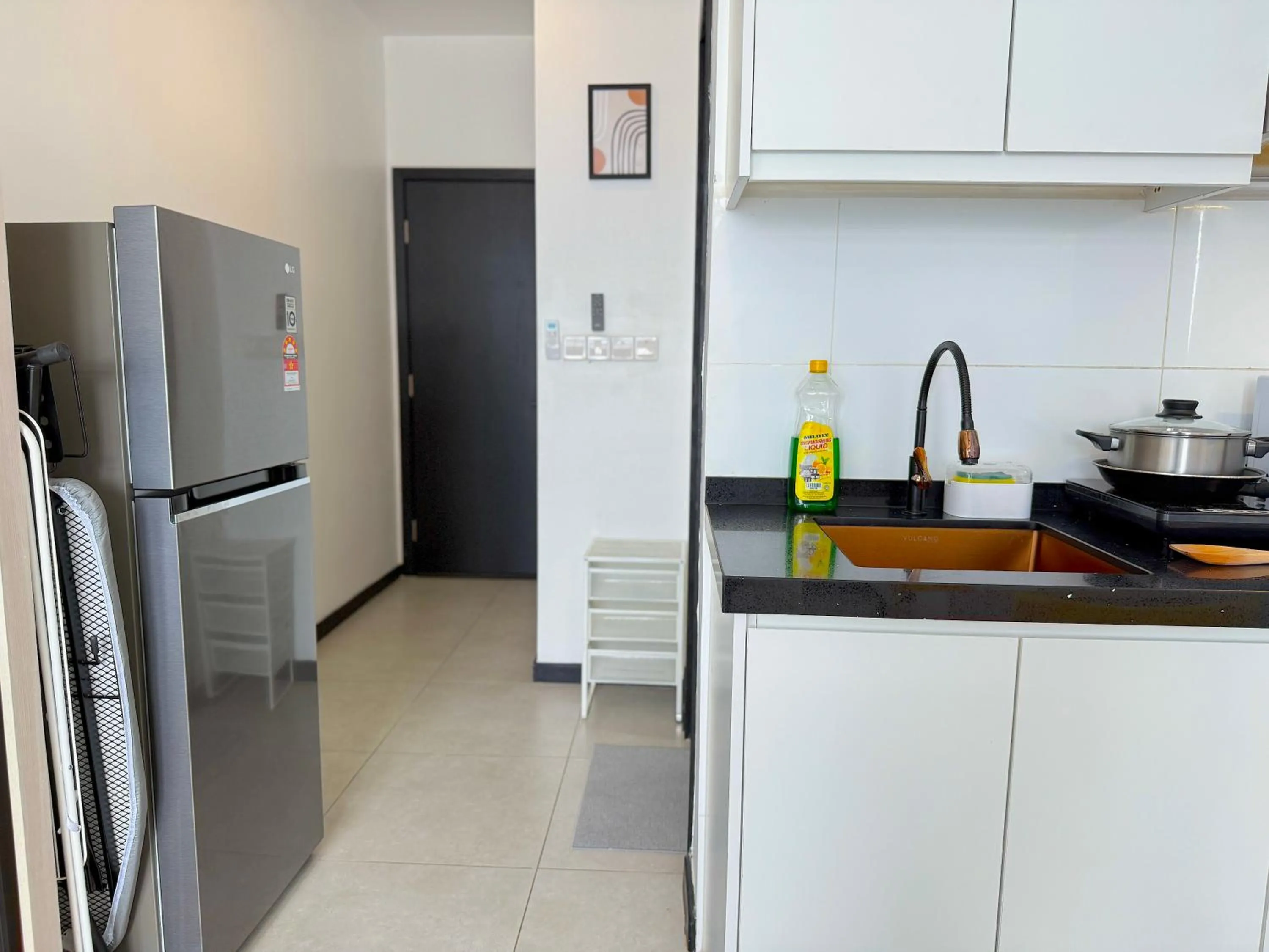 Kitchen or kitchenette in Neu Suites By Serenity Homes Near Gleneagles, KLCC & LRT