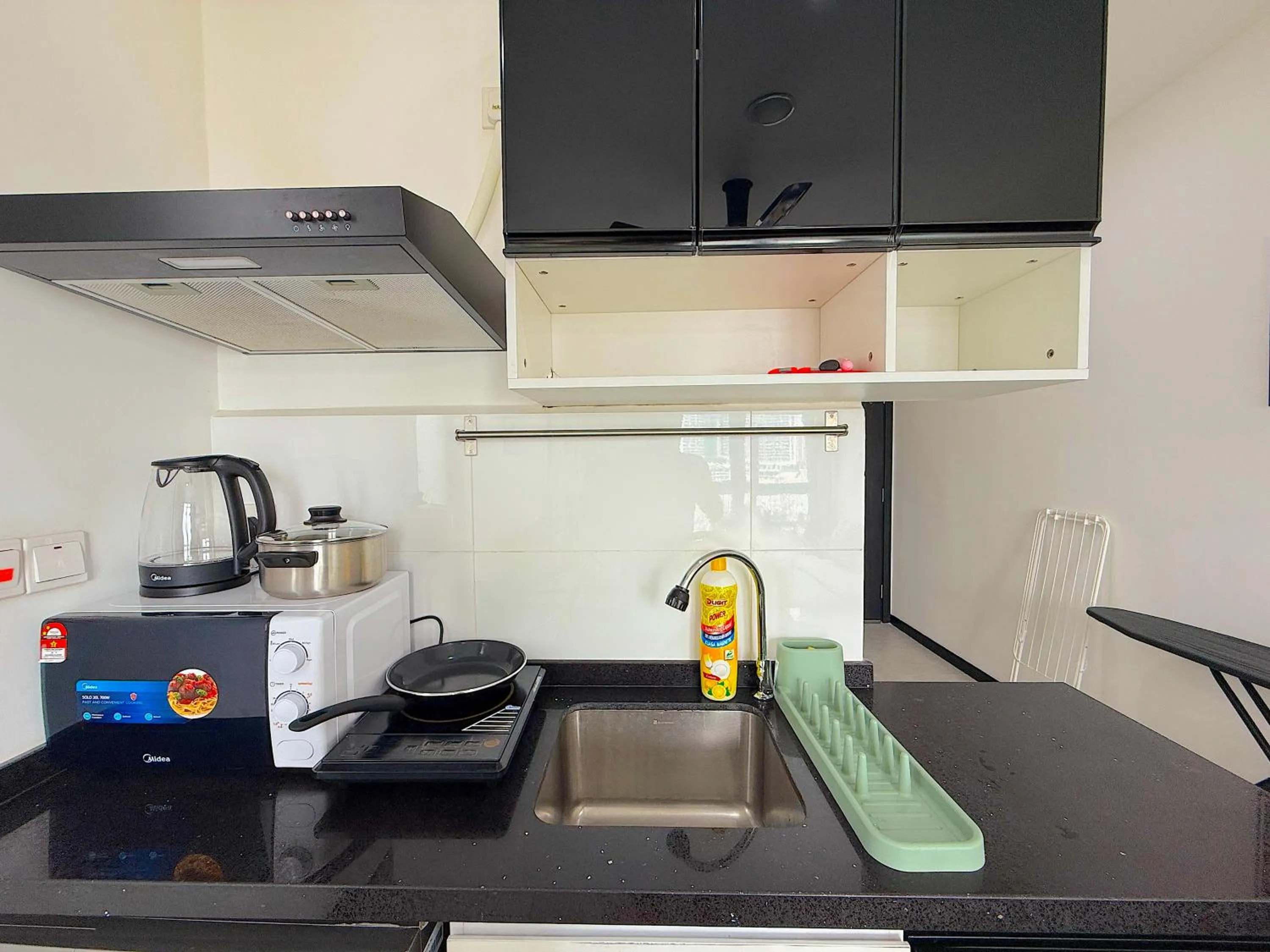 Kitchen or kitchenette in Neu Suites By Serenity Homes Near Gleneagles, KLCC & LRT