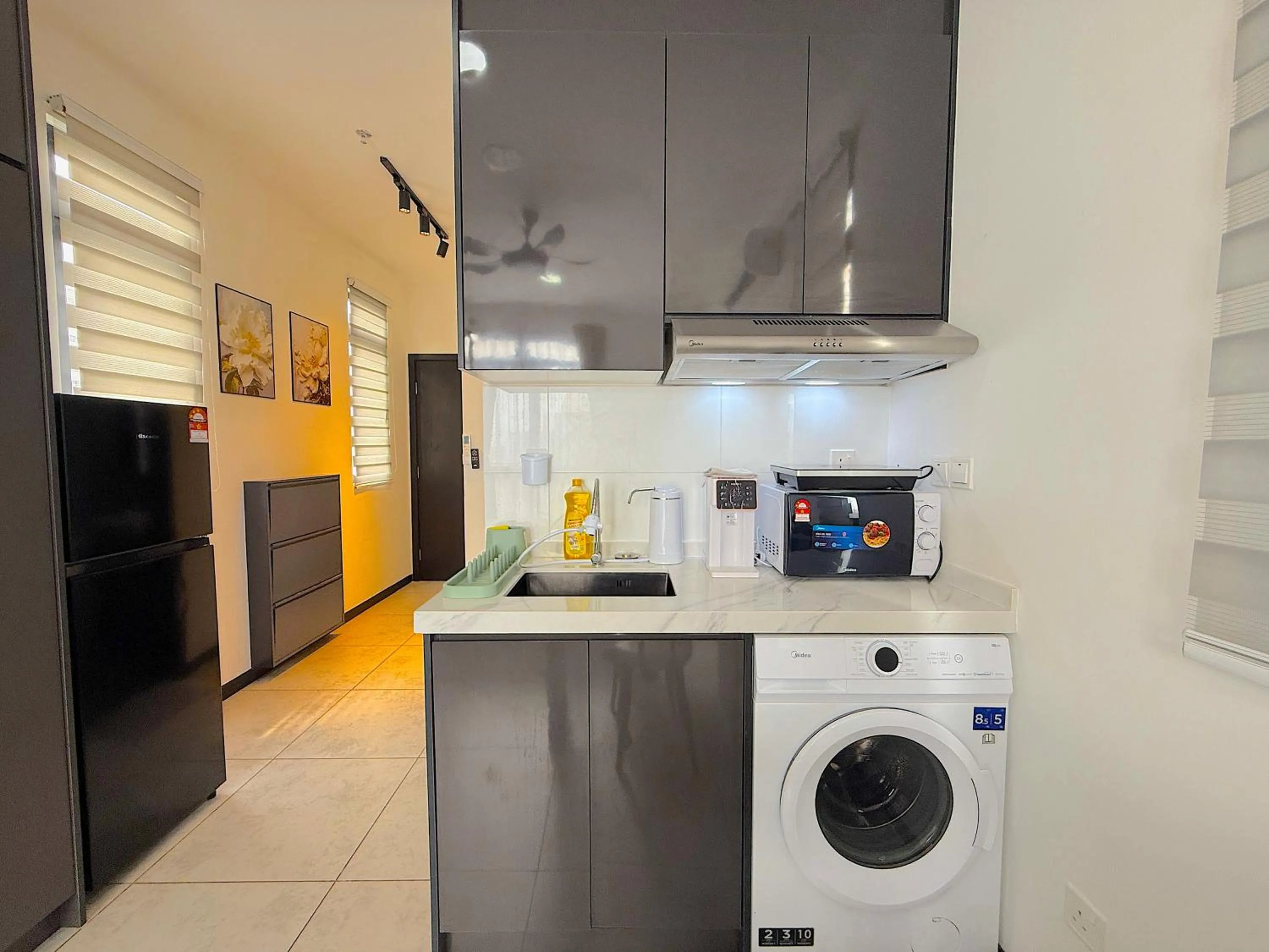 Kitchen or kitchenette in Neu Suites By Serenity Homes Near Gleneagles, KLCC & LRT