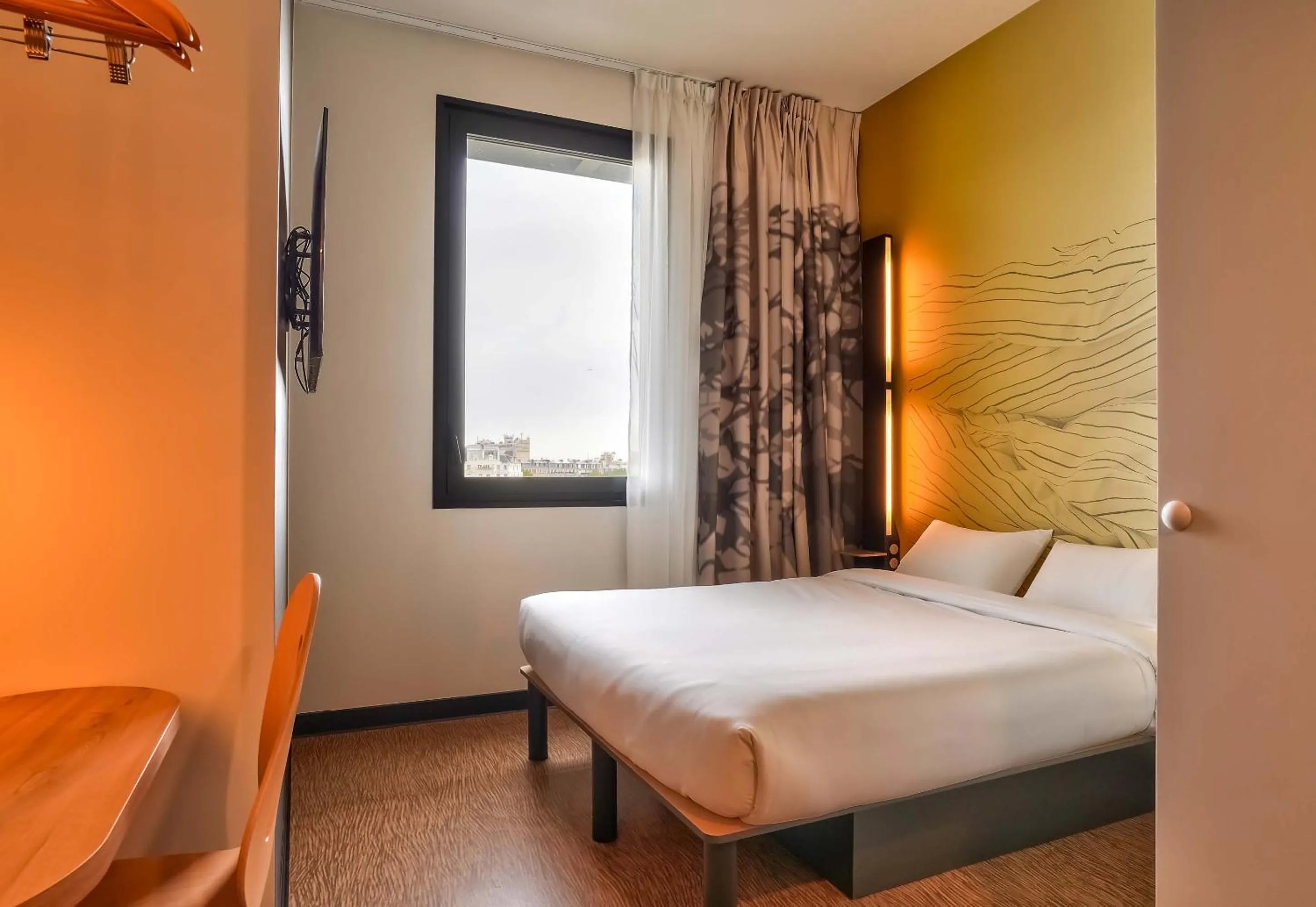 Bed in B&B HOTEL Paris Porte d'Orléans