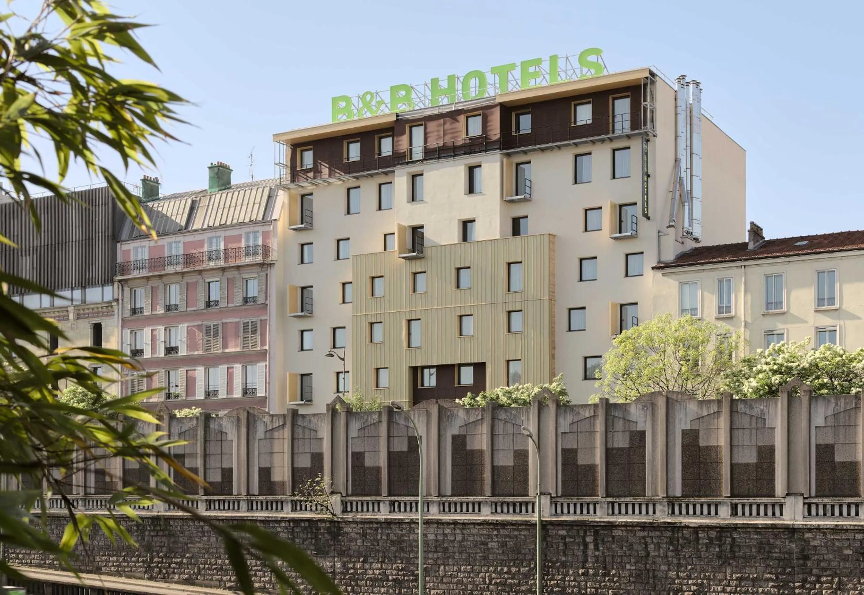 Property building in B&B HOTEL Paris Porte d'Orléans