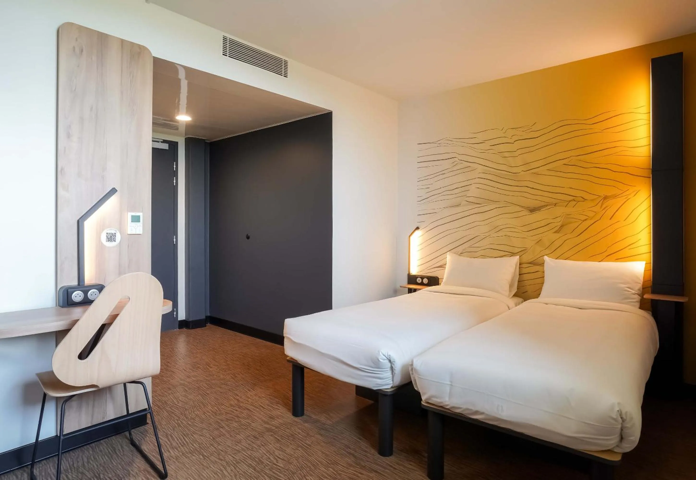 Bed in B&B HOTEL Paris Porte d'Orléans