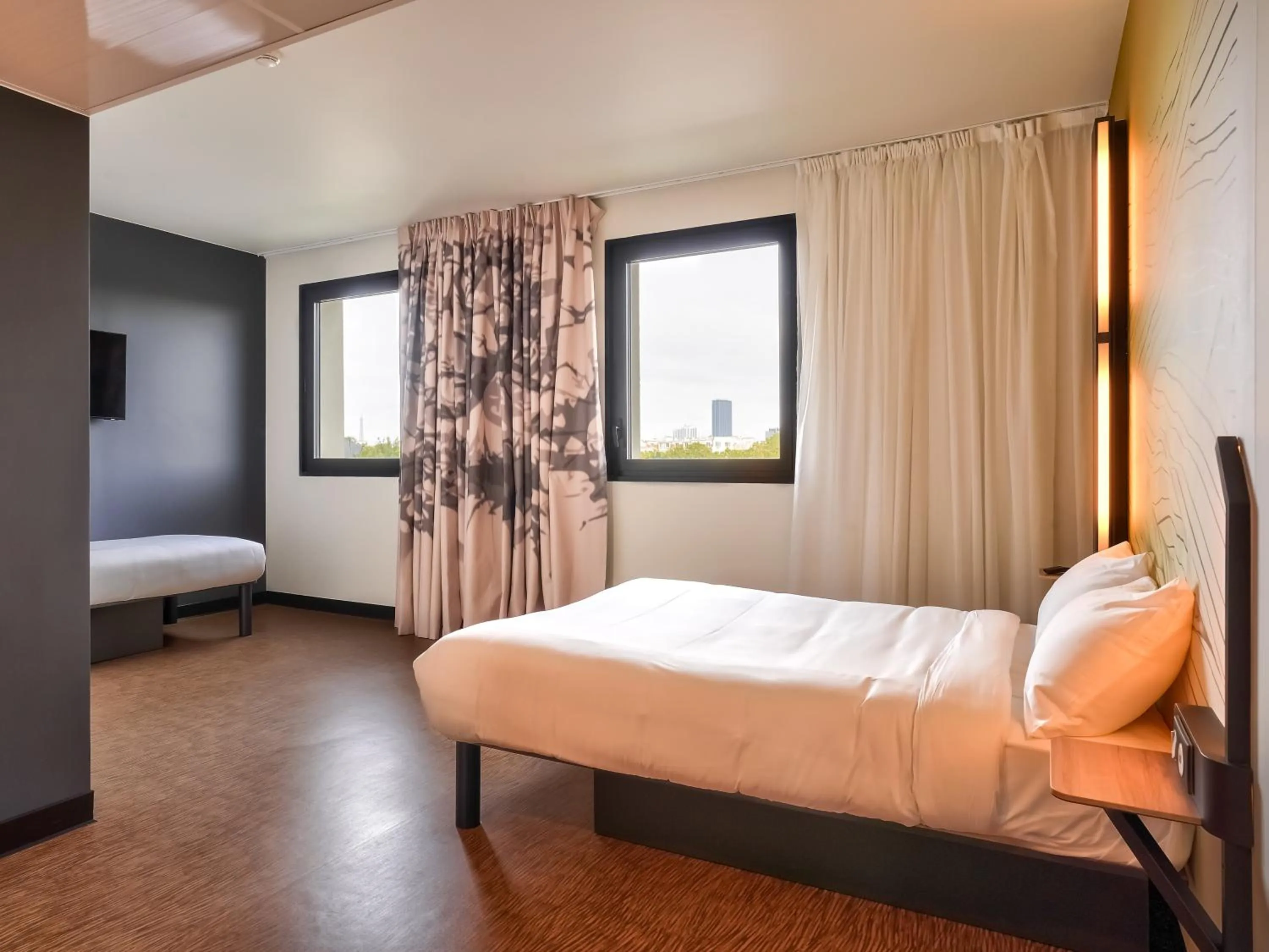 Bedroom, Bed in B&B HOTEL Paris Porte d'Orléans