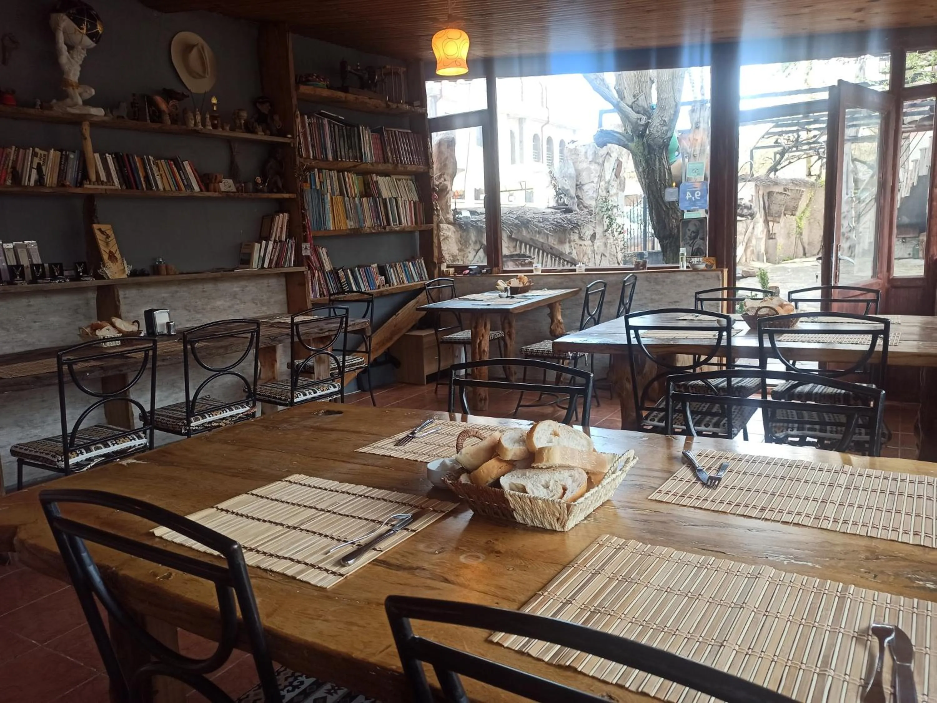 Restaurant/places to eat in Philosophy Hotel