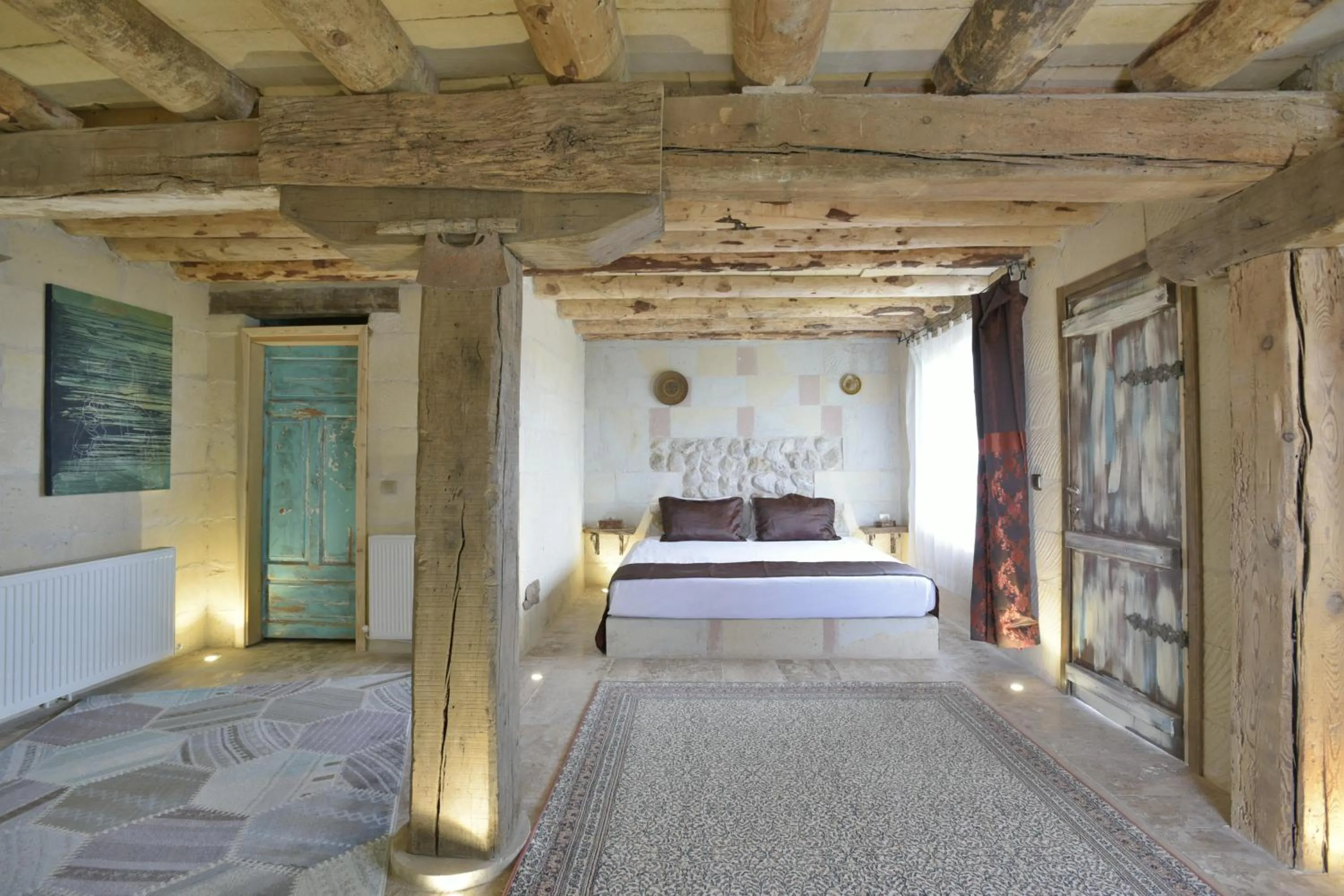 Photo of the whole room, Bed in Philosophy Hotel