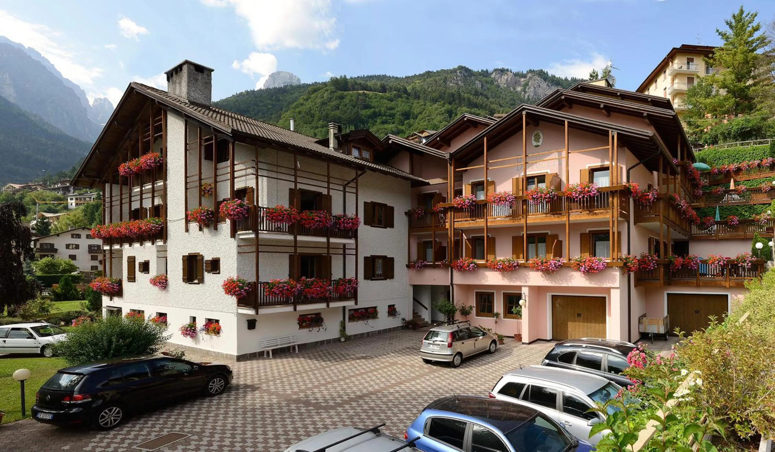 Facade/entrance in Residence Betulla Molveno