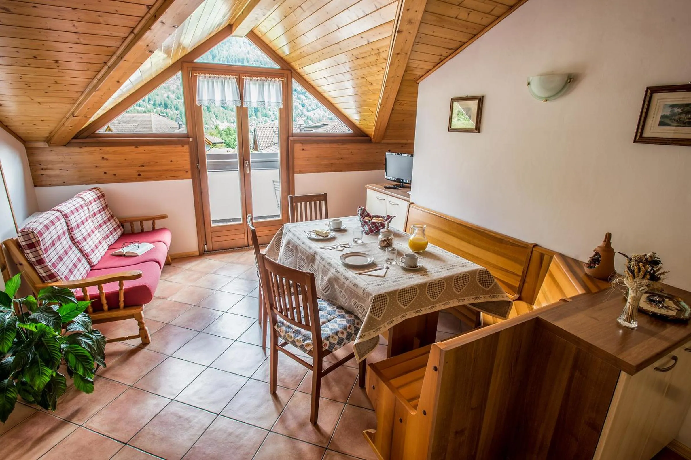 Dining area in Residence Betulla Molveno