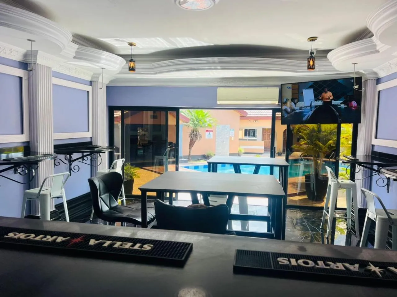 Lounge or bar in Mika Lodge