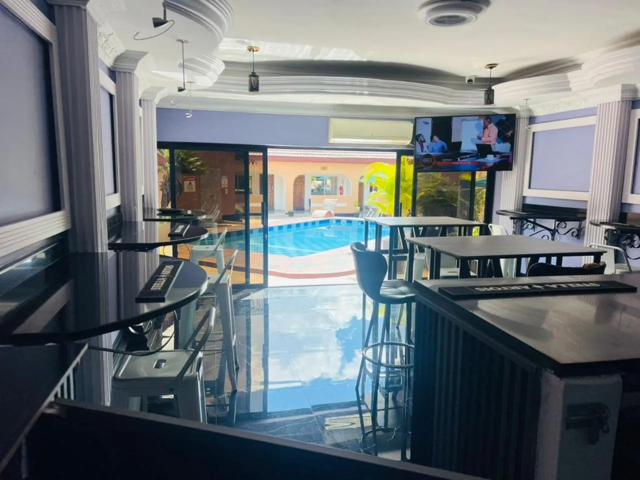 Lounge or bar in Mika Lodge