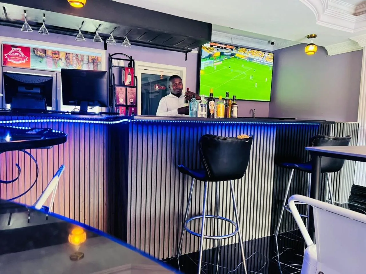 Lounge or bar in Mika Lodge