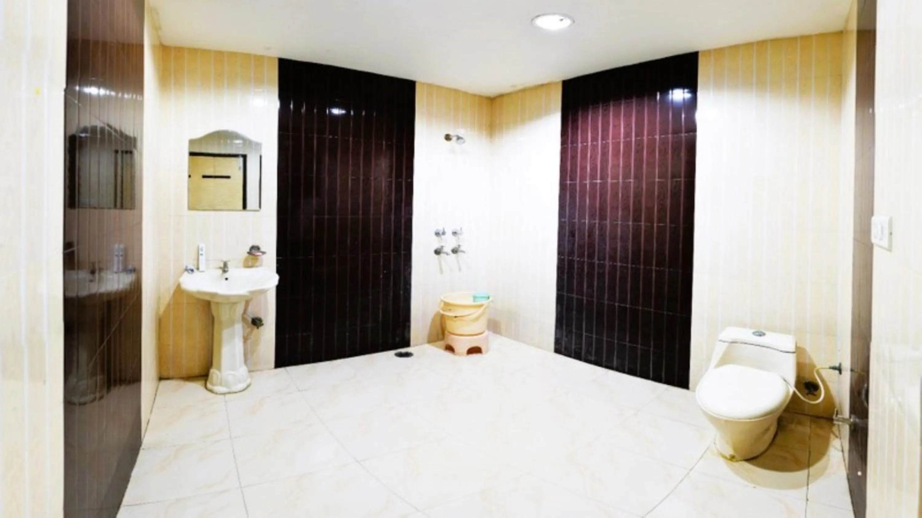 Bathroom in Hotel HK Continental