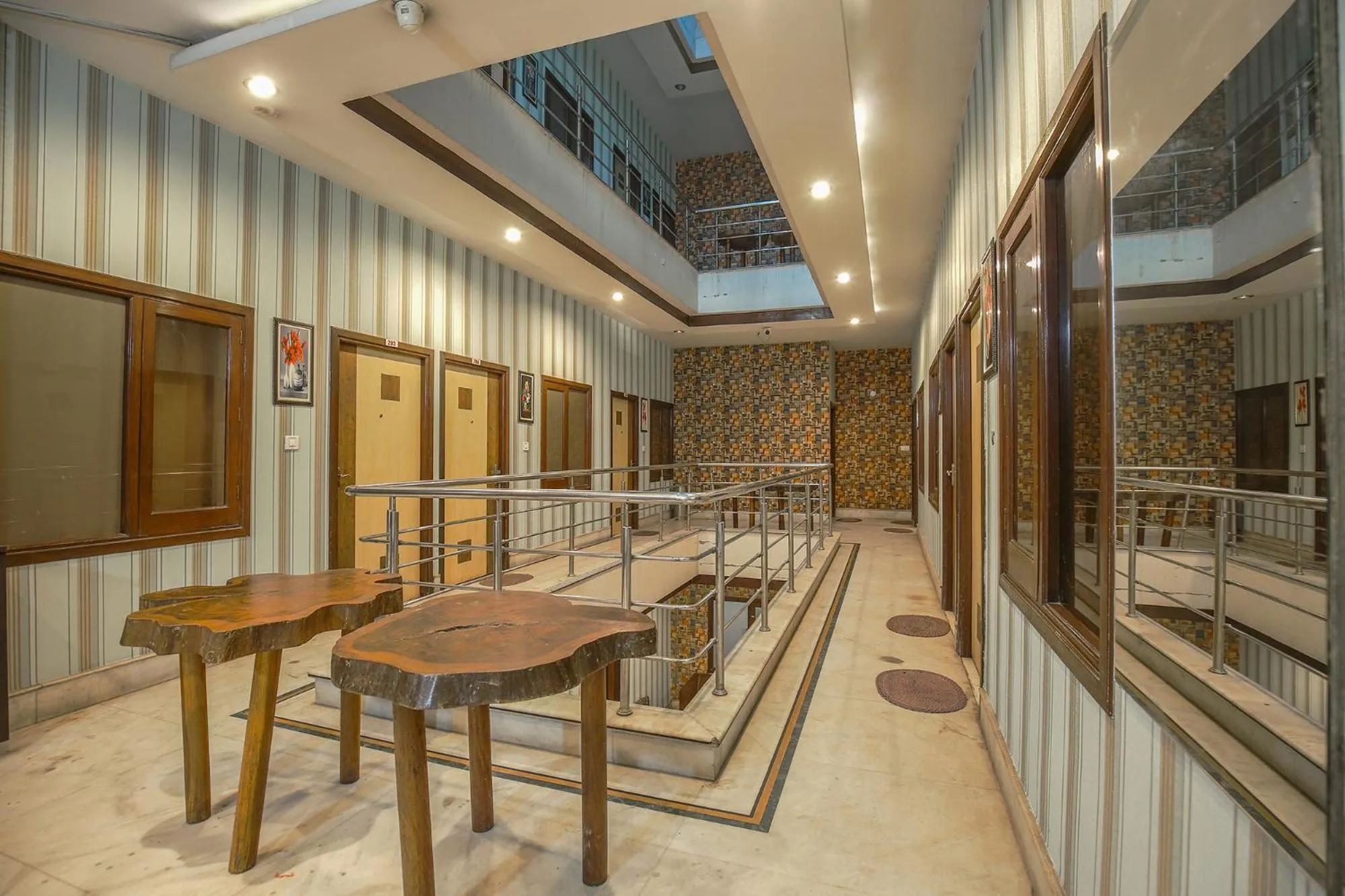 Lobby or reception in Hotel HK Continental