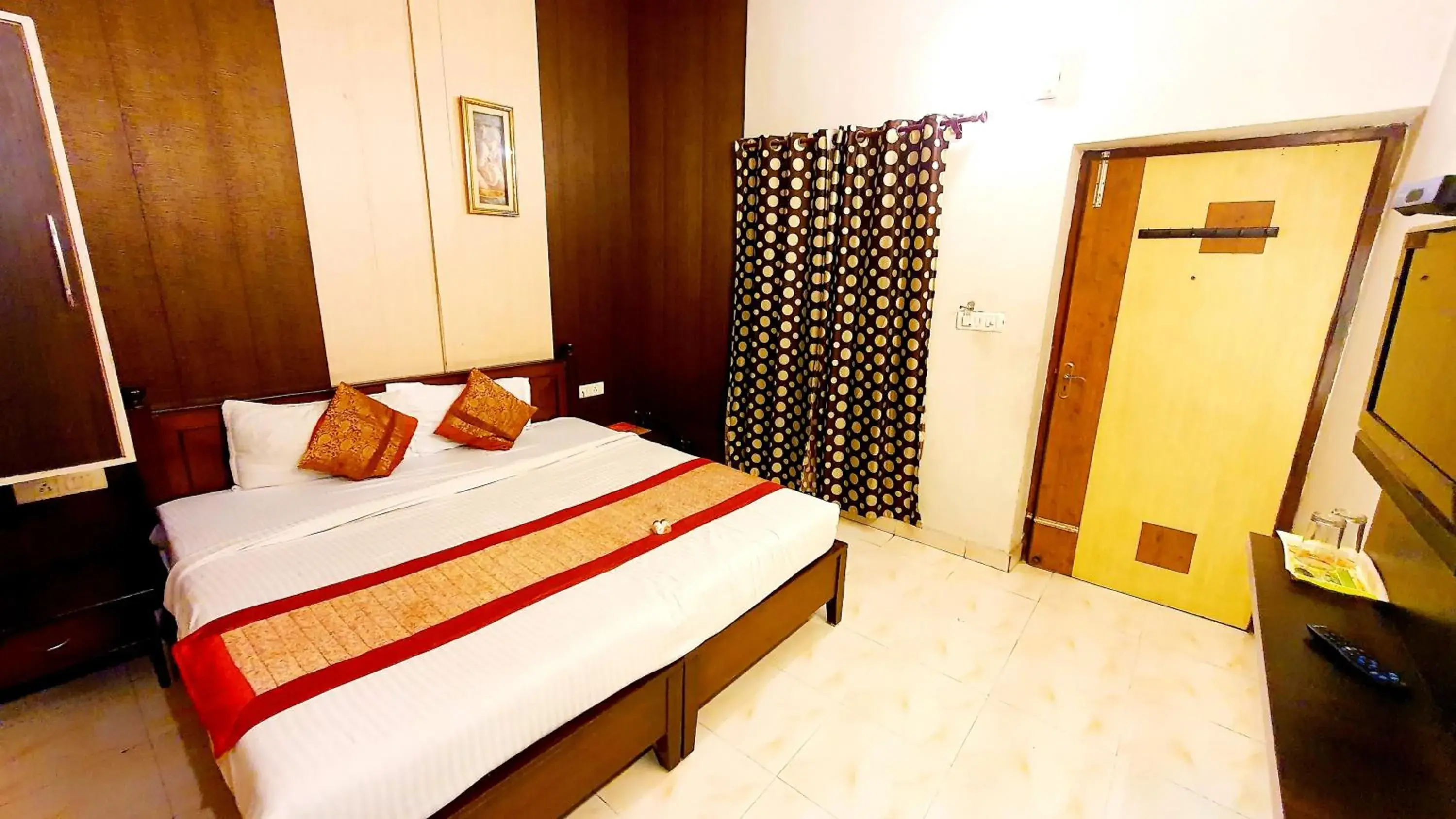 Standard Double Room with Fan in Hotel HK Continental Standard Double Room with Fan in Hotel HK Continental