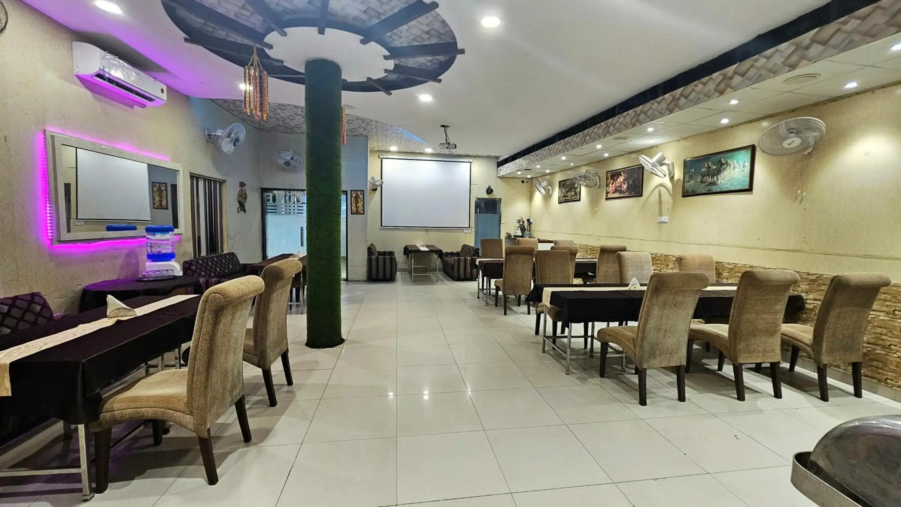 Restaurant/places to eat in Hotel HK Continental Restaurant/places to eat in Hotel HK Continental