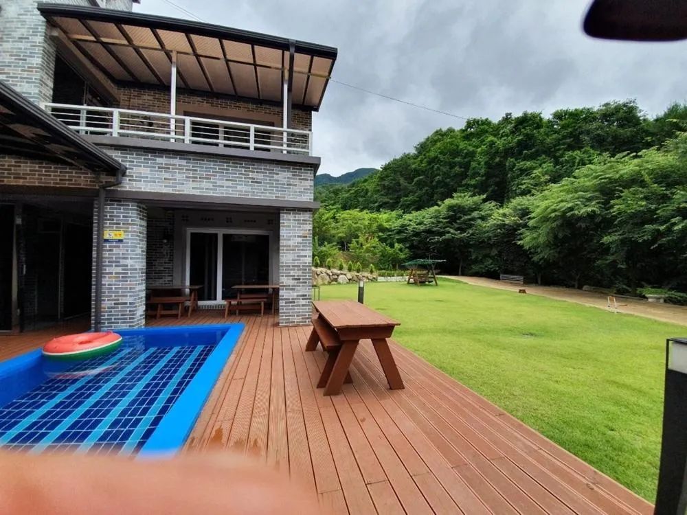 Hwacheon Yeoungwoong-ine Pension