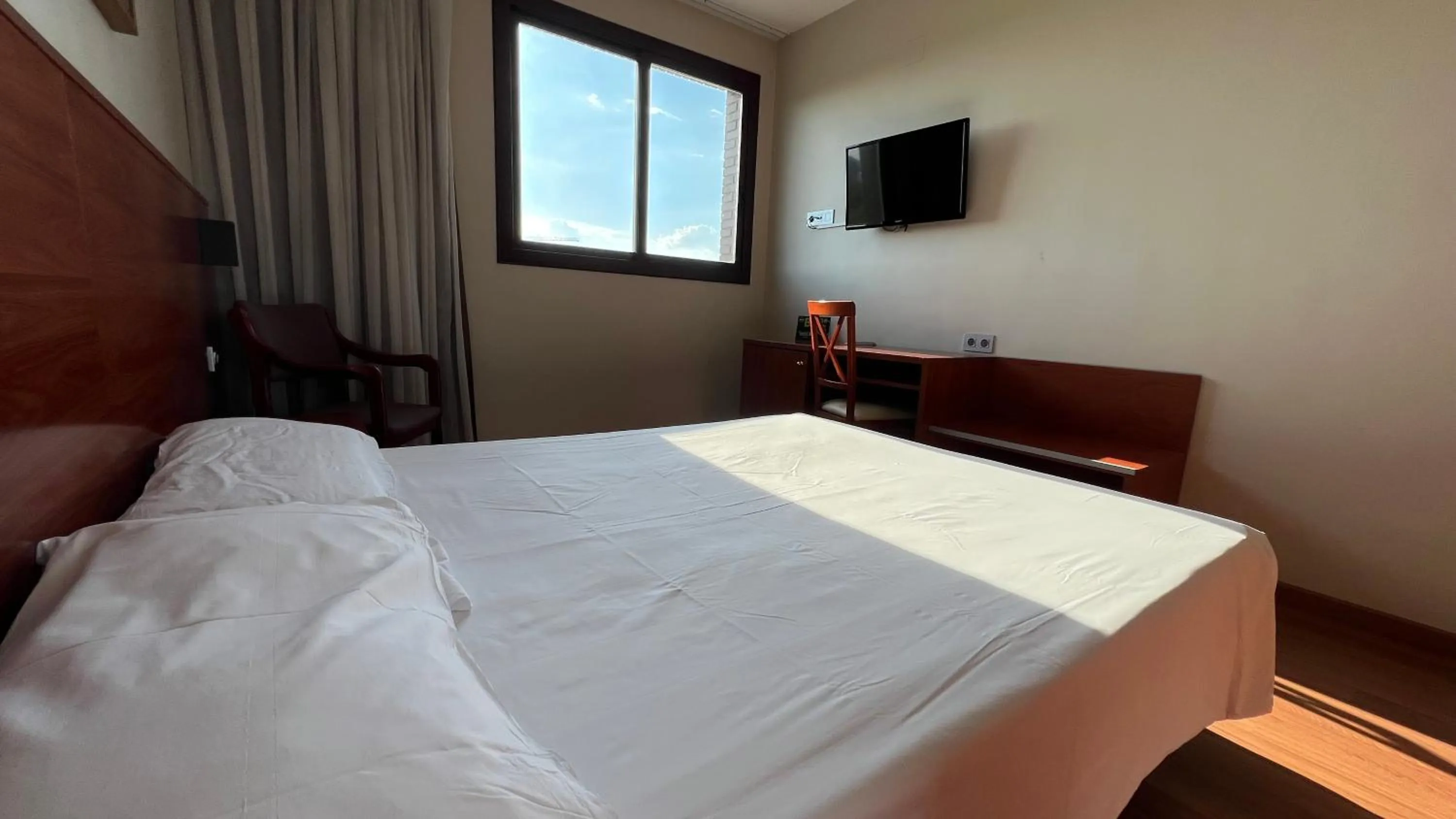 Bedroom, Bed in B&B HOTEL Tarragona Reus