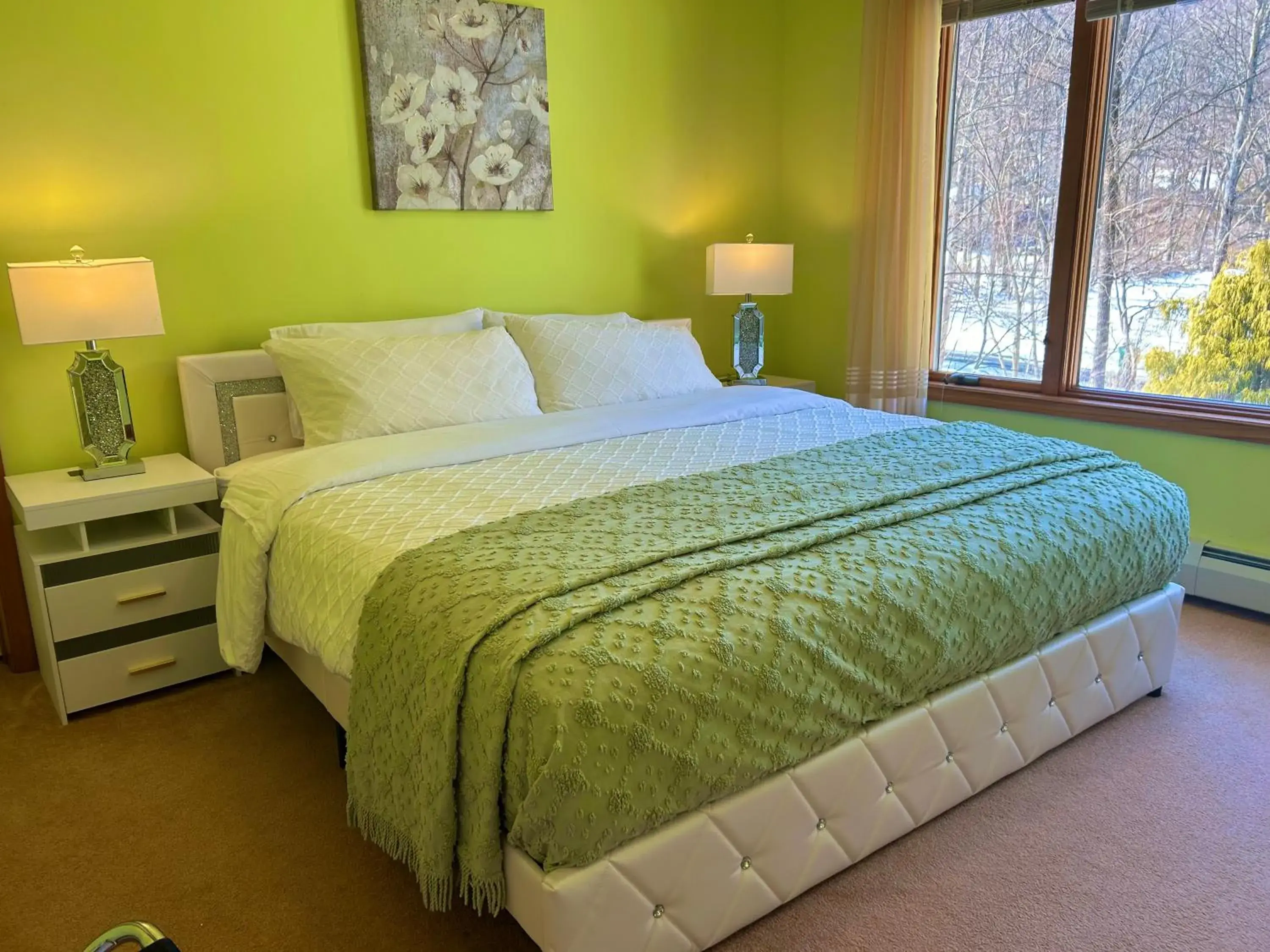 Deluxe Double Room with Bath in Cherry Valley Manor Deluxe Double Room with Bath in Cherry Valley Manor