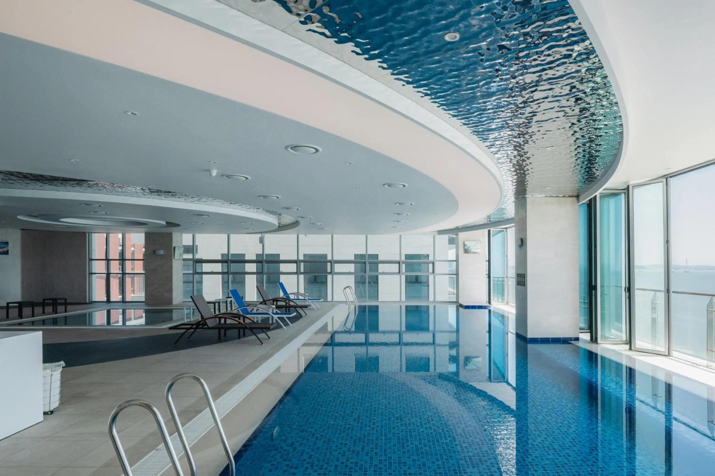 Swimming pool in WAVEM HOTEL west