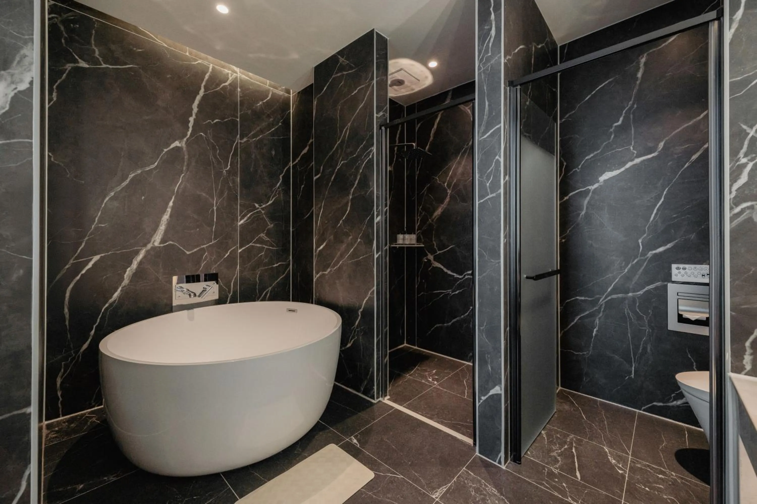 Toilet in WAVEM HOTEL west