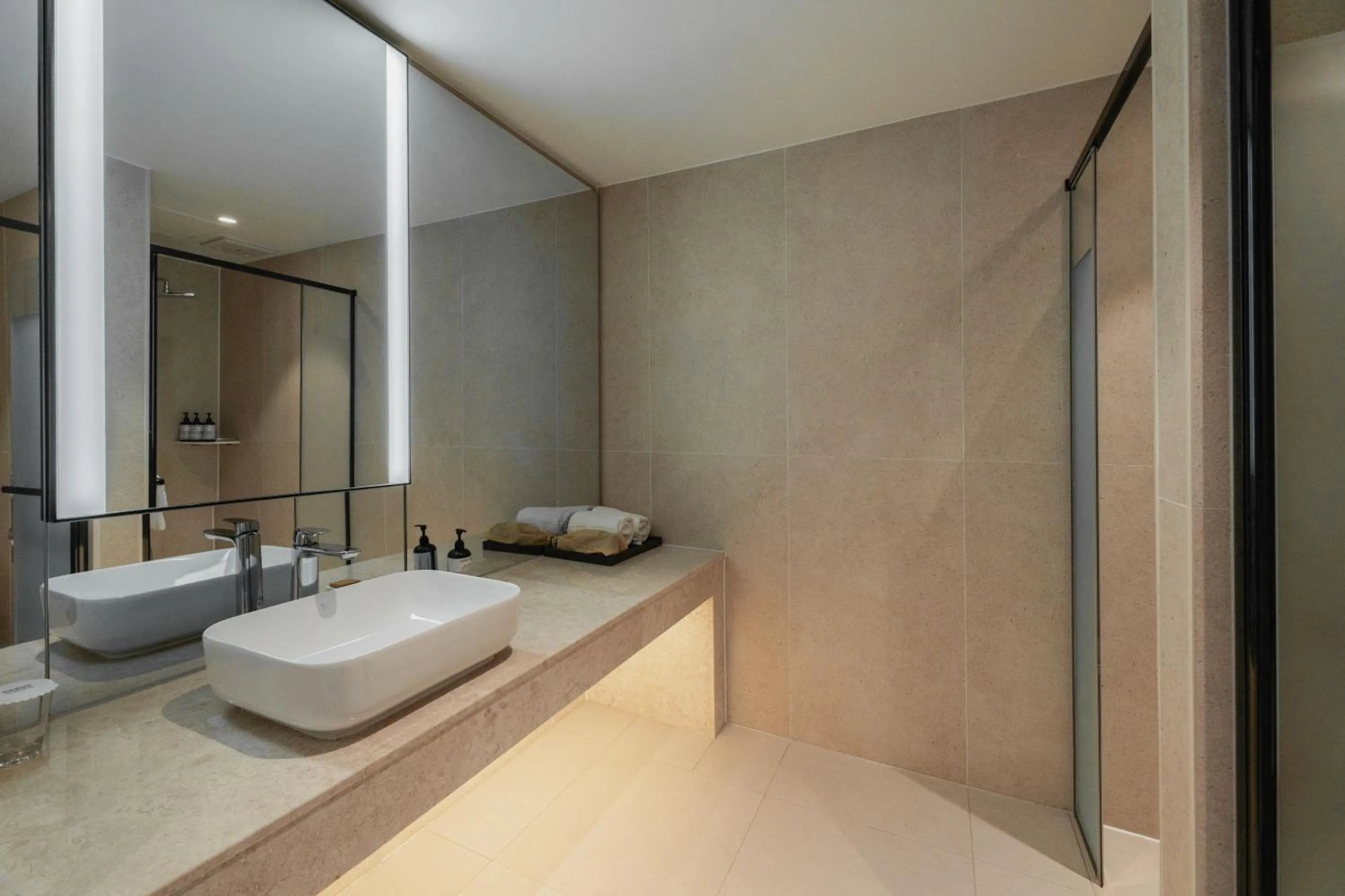 Area and facilities in WAVEM HOTEL west