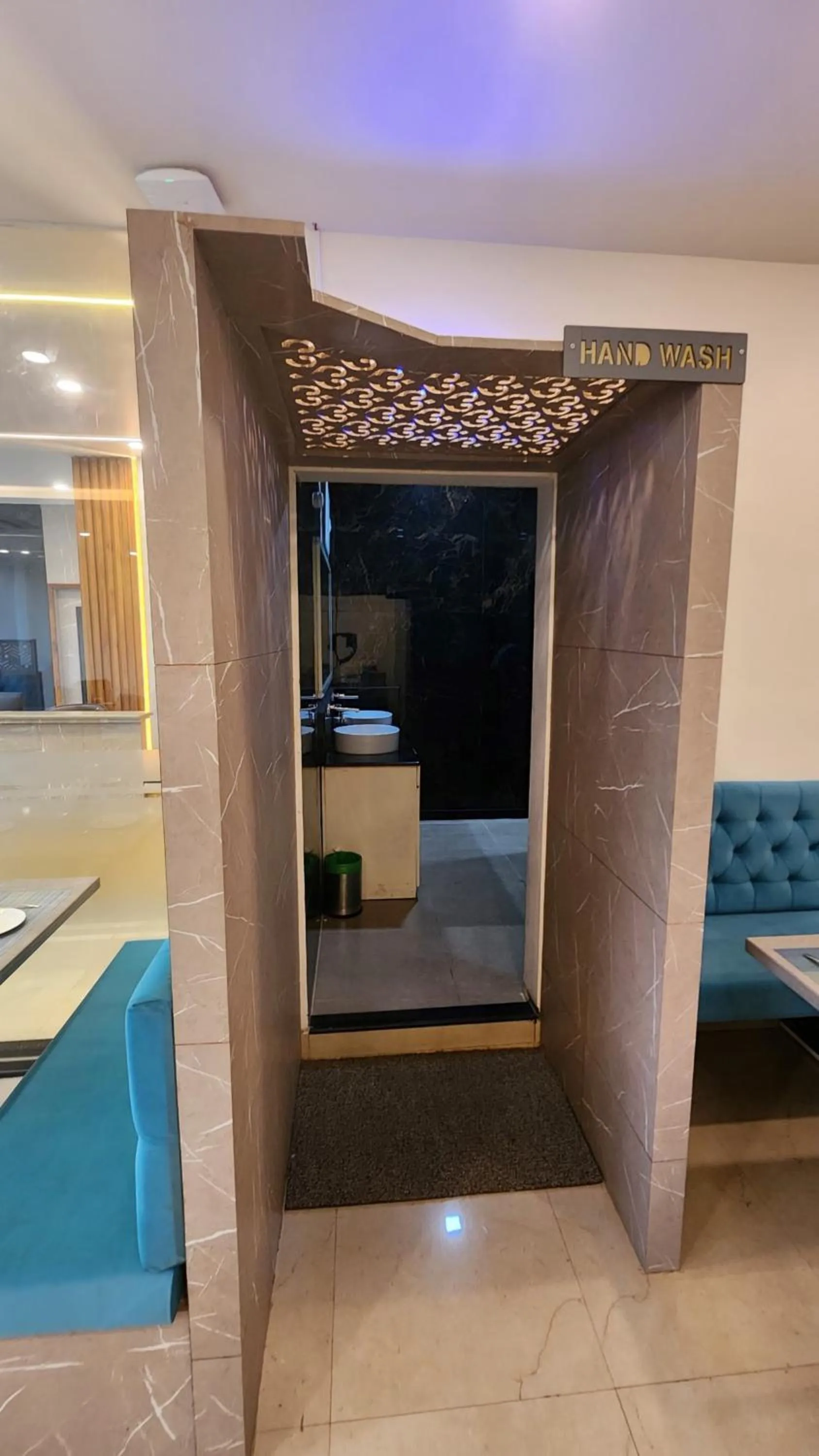 Restaurant/places to eat in Hotel JANAS