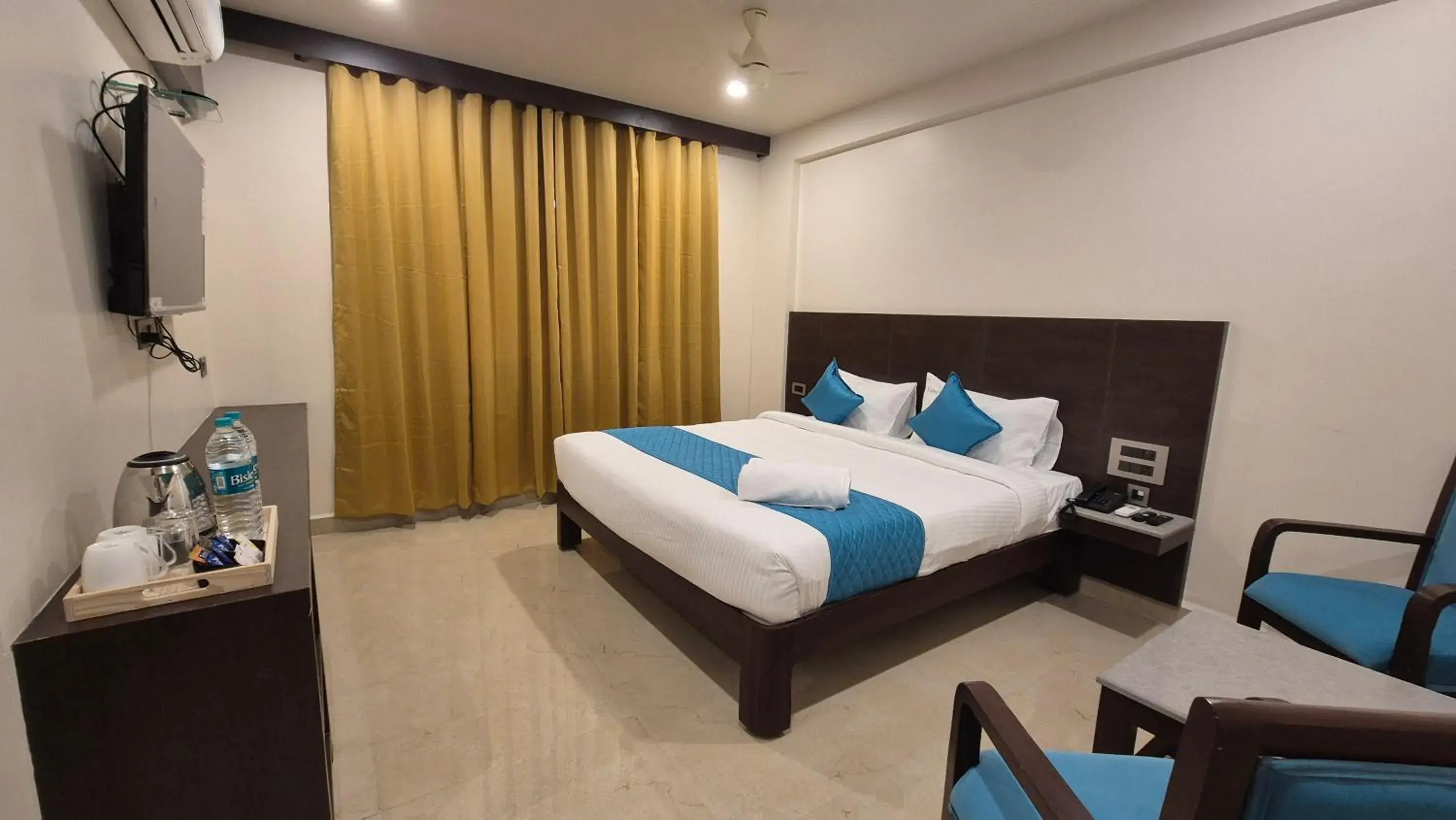 Photo of the whole room, Bed in Hotel JANAS Photo of the whole room, Bed in Hotel JANAS