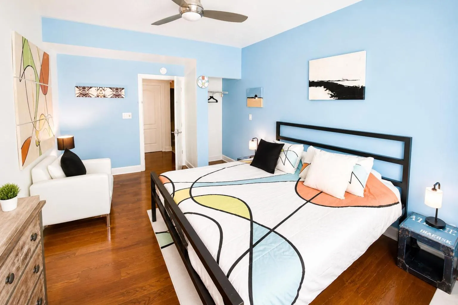 Bedroom, Bed in House 5863- Chicago's Premier Bed and Breakfast