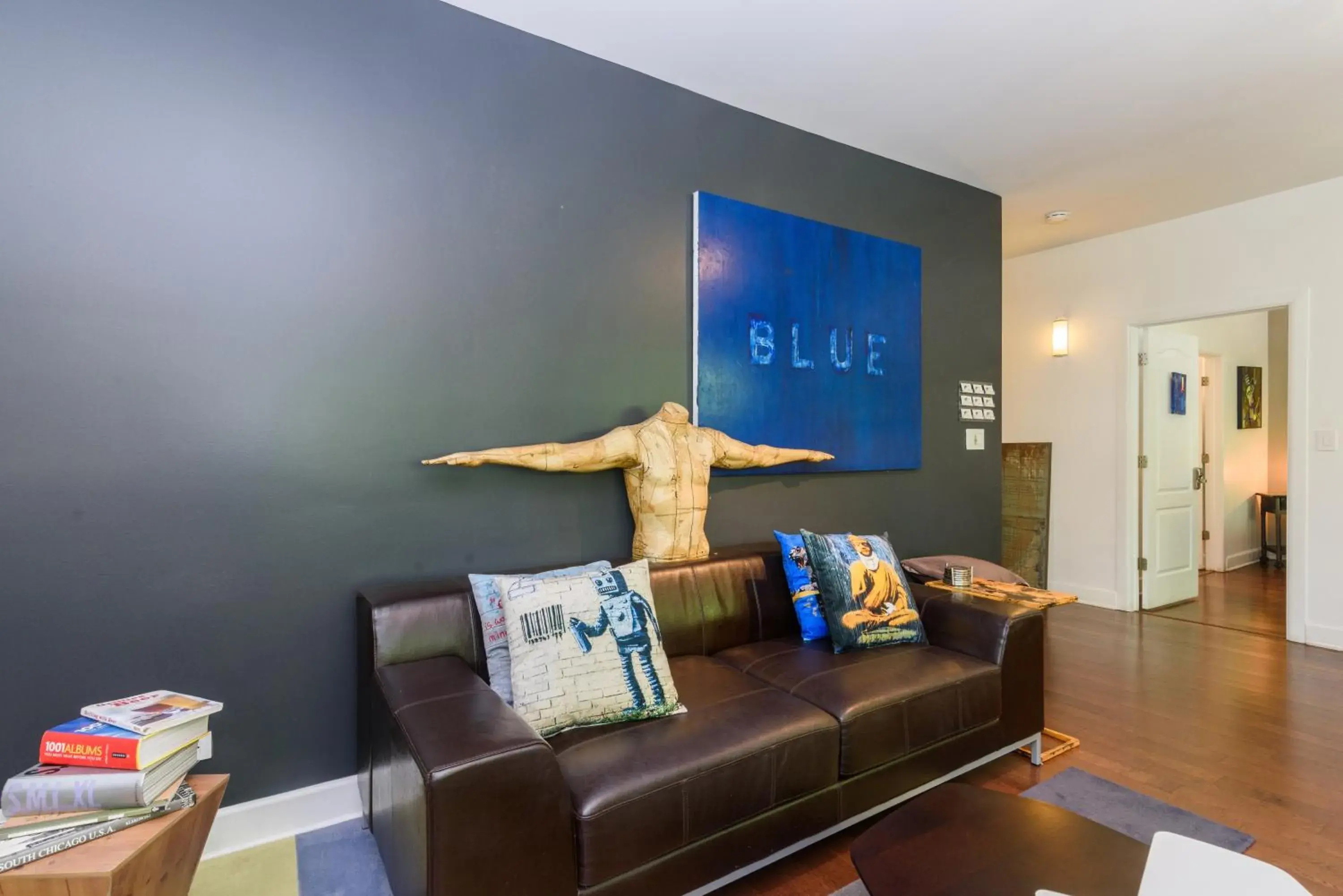 Living room in House 5863- Chicago's Premier Bed and Breakfast Living room in House 5863- Chicago's Premier Bed and Breakfast