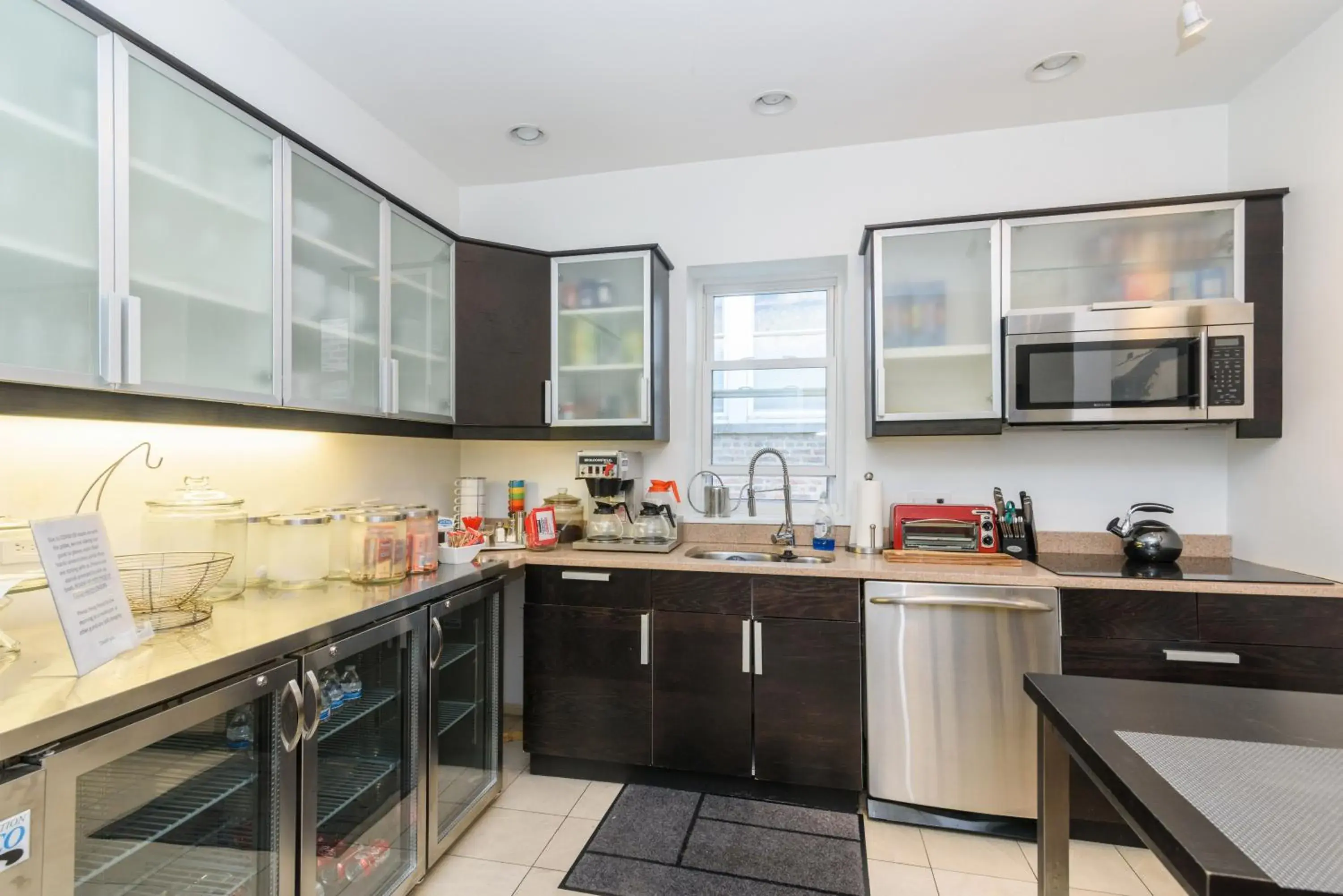 Kitchen or kitchenette in House 5863- Chicago's Premier Bed and Breakfast Kitchen or kitchenette in House 5863- Chicago's Premier Bed and Breakfast