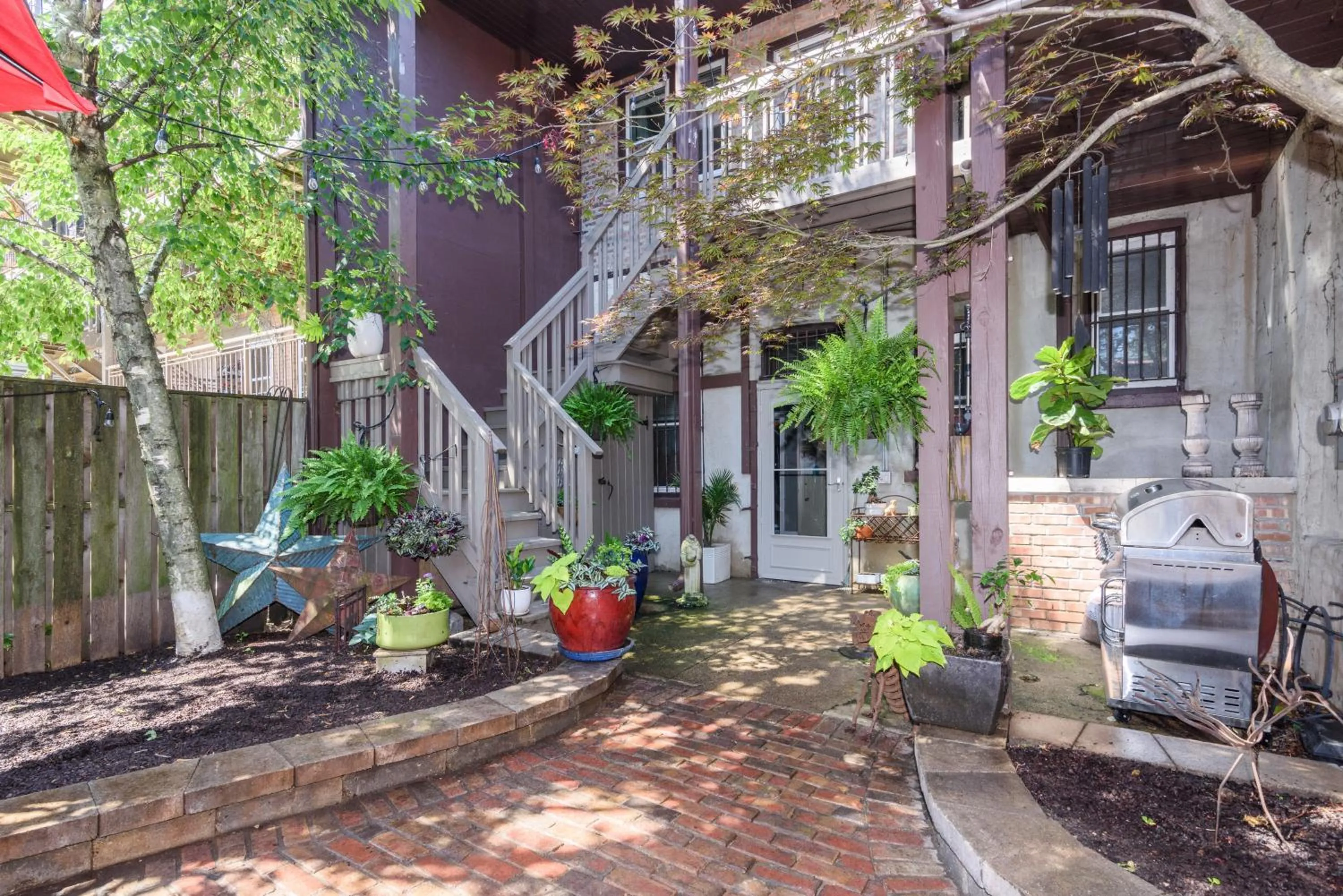 Garden in House 5863- Chicago's Premier Bed and Breakfast