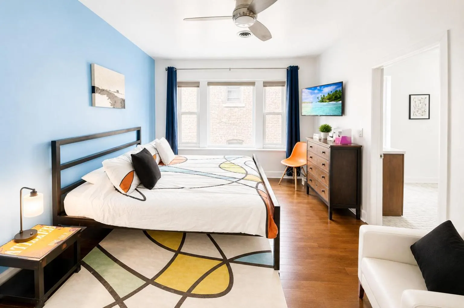 Bedroom, Bed in House 5863- Chicago's Premier Bed and Breakfast