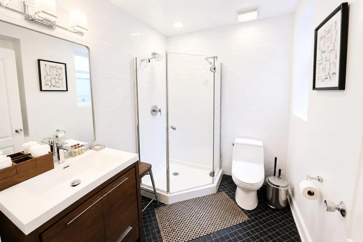Bathroom in House 5863- Chicago's Premier Bed and Breakfast