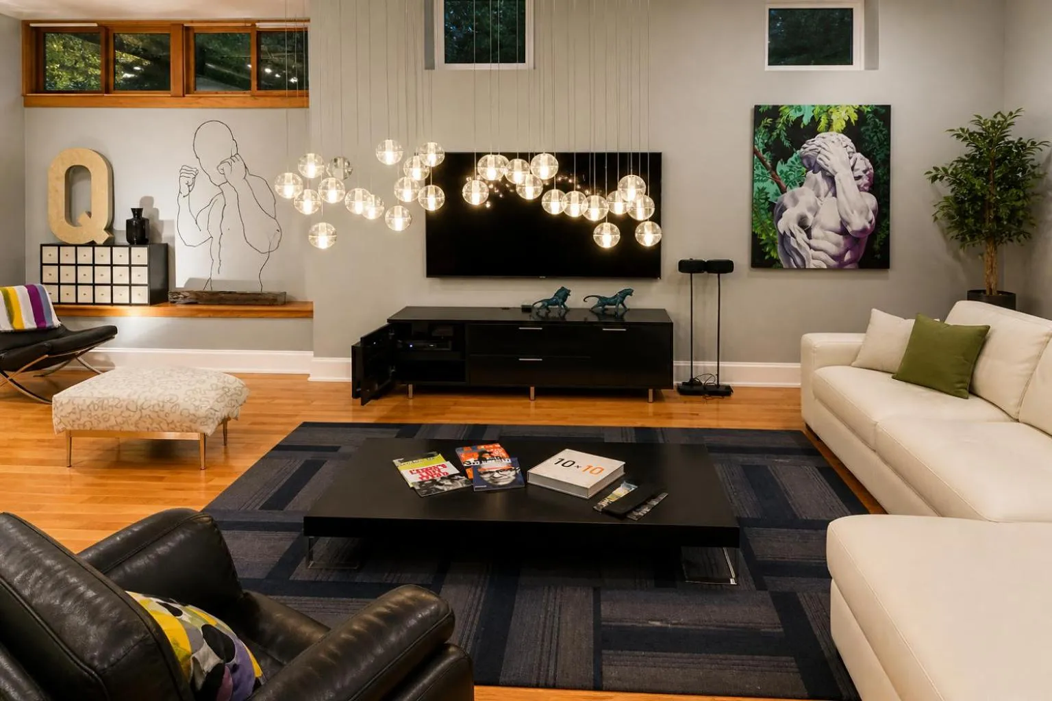 Living room in House 5863- Chicago's Premier Bed and Breakfast