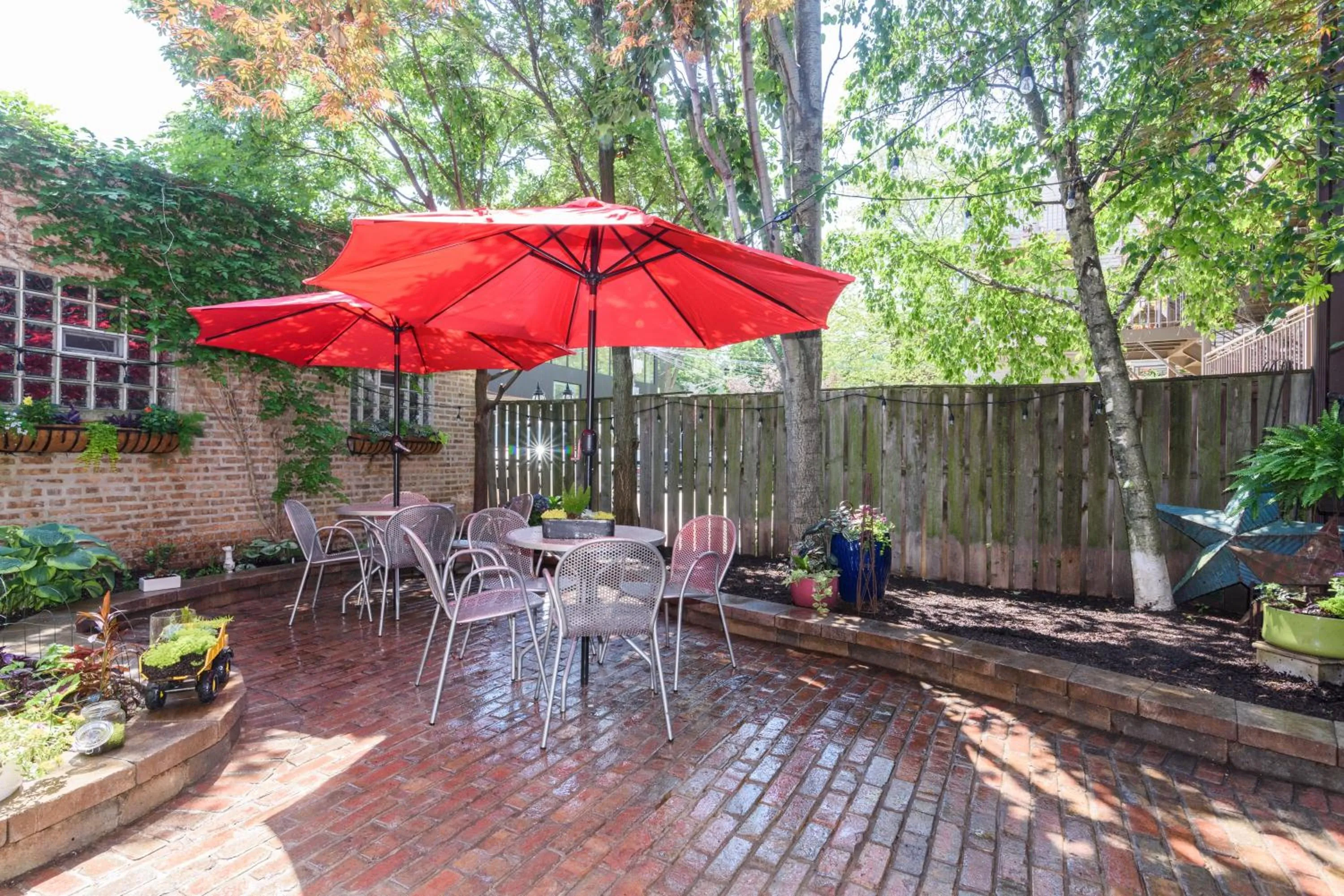 Garden in House 5863- Chicago's Premier Bed and Breakfast