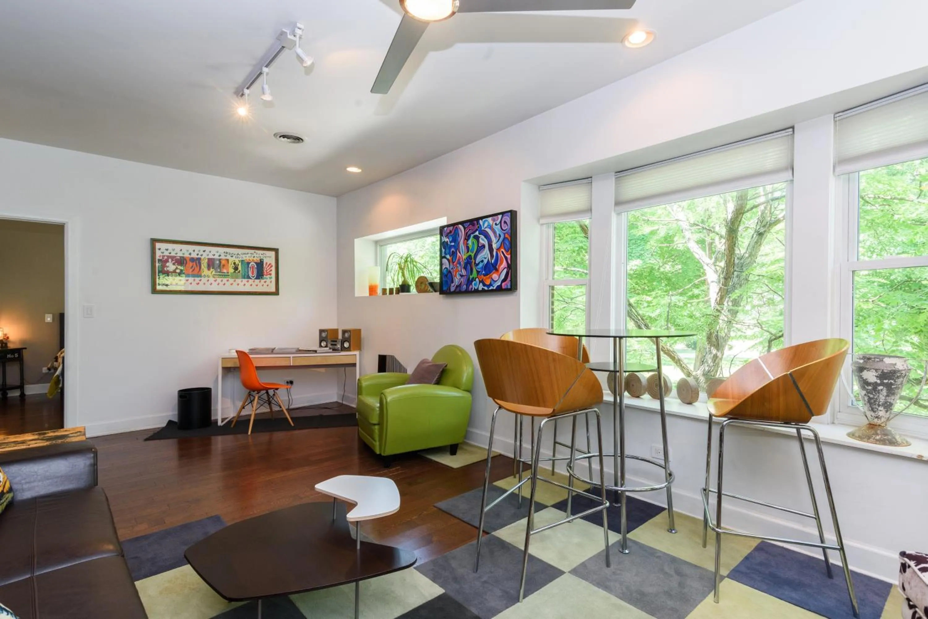 Living room in House 5863- Chicago's Premier Bed and Breakfast