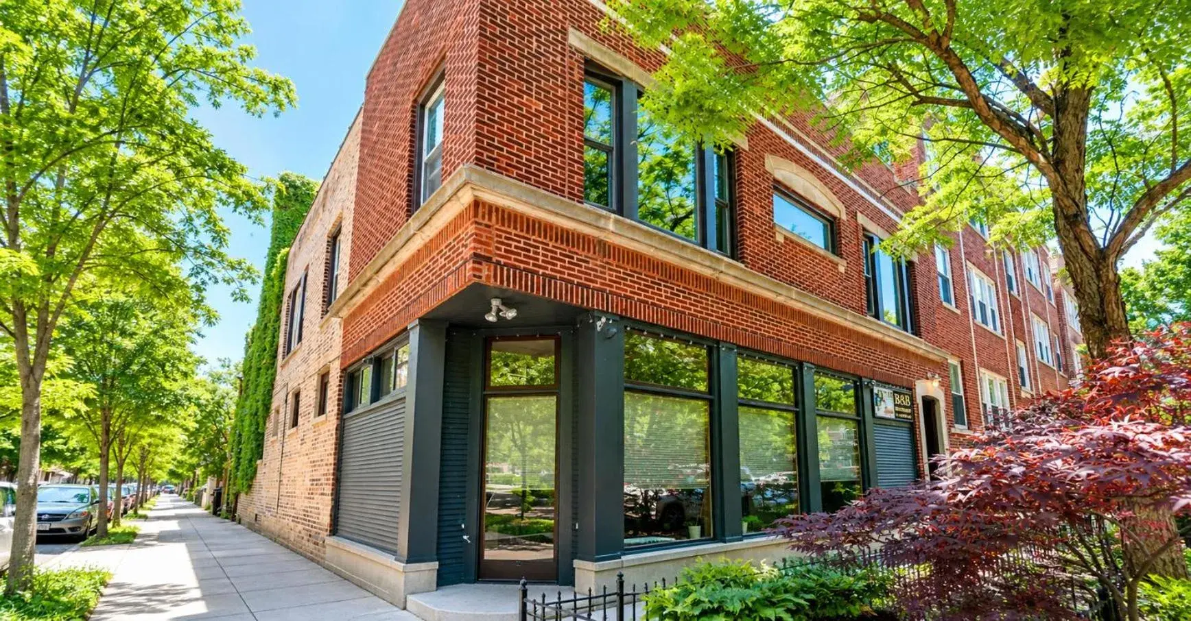 Property building in House 5863- Chicago's Premier Bed and Breakfast Property building in House 5863- Chicago's Premier Bed and Breakfast