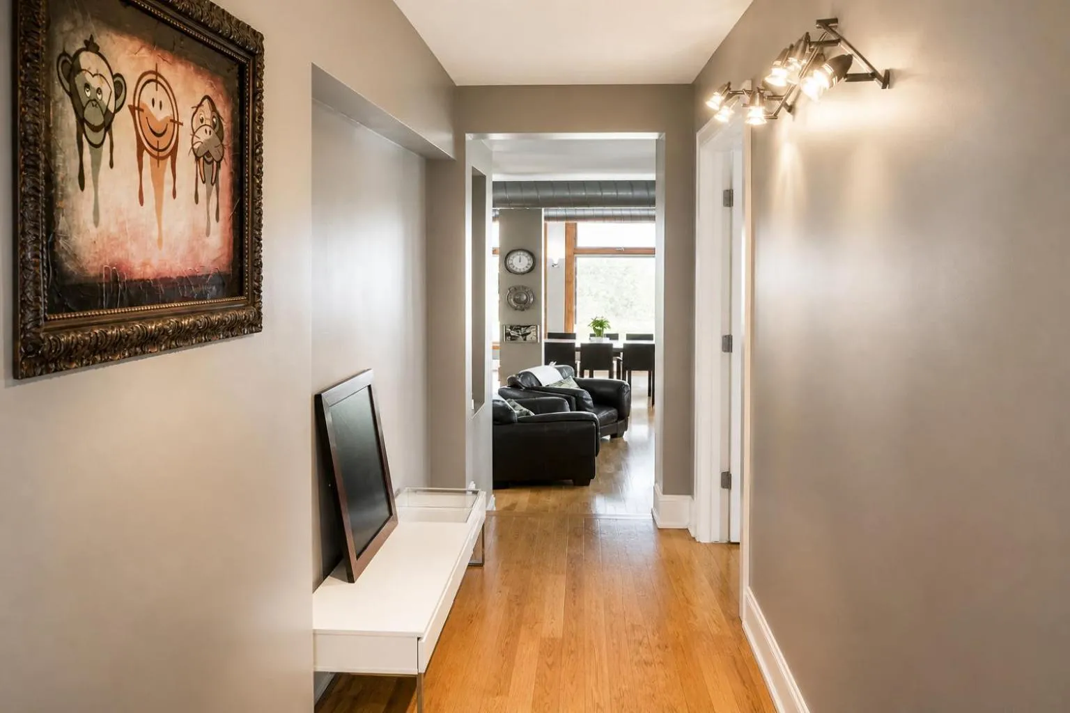 Living room in House 5863- Chicago's Premier Bed and Breakfast