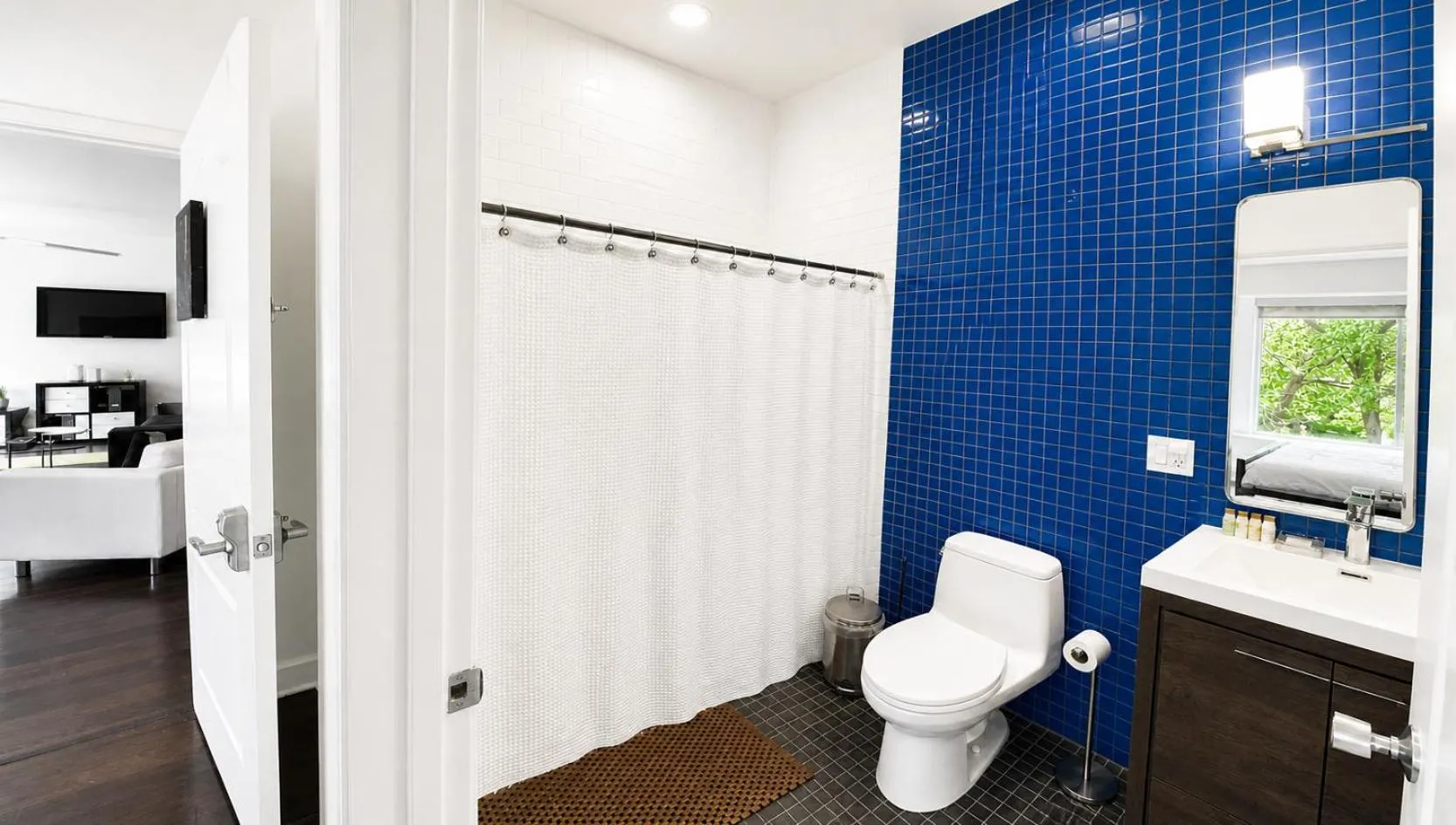 Bathroom in House 5863- Chicago's Premier Bed and Breakfast