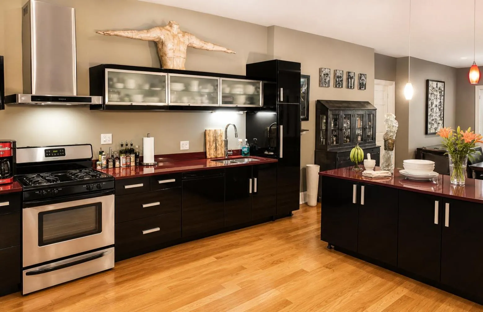 kitchen in House 5863- Chicago's Premier Bed and Breakfast
