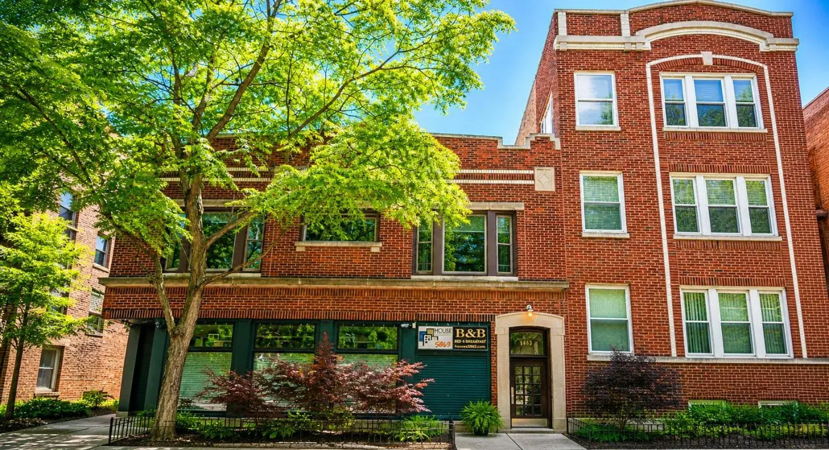 Property building in House 5863- Chicago's Premier Bed and Breakfast Property building in House 5863- Chicago's Premier Bed and Breakfast
