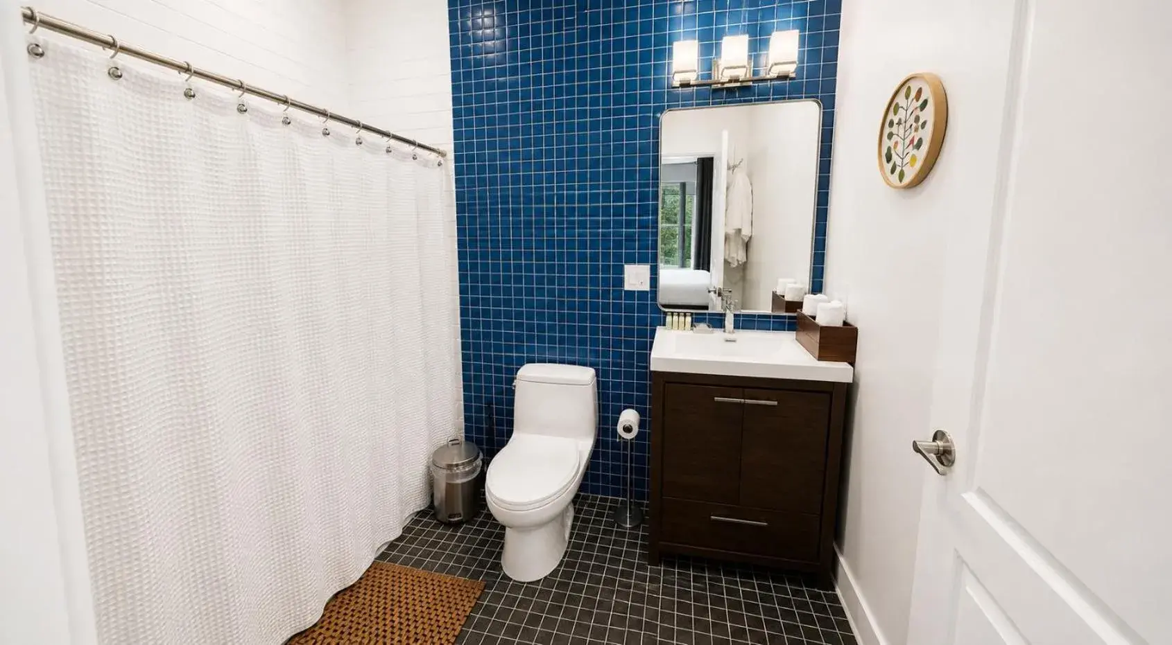 Bathroom in House 5863- Chicago's Premier Bed and Breakfast Bathroom in House 5863- Chicago's Premier Bed and Breakfast