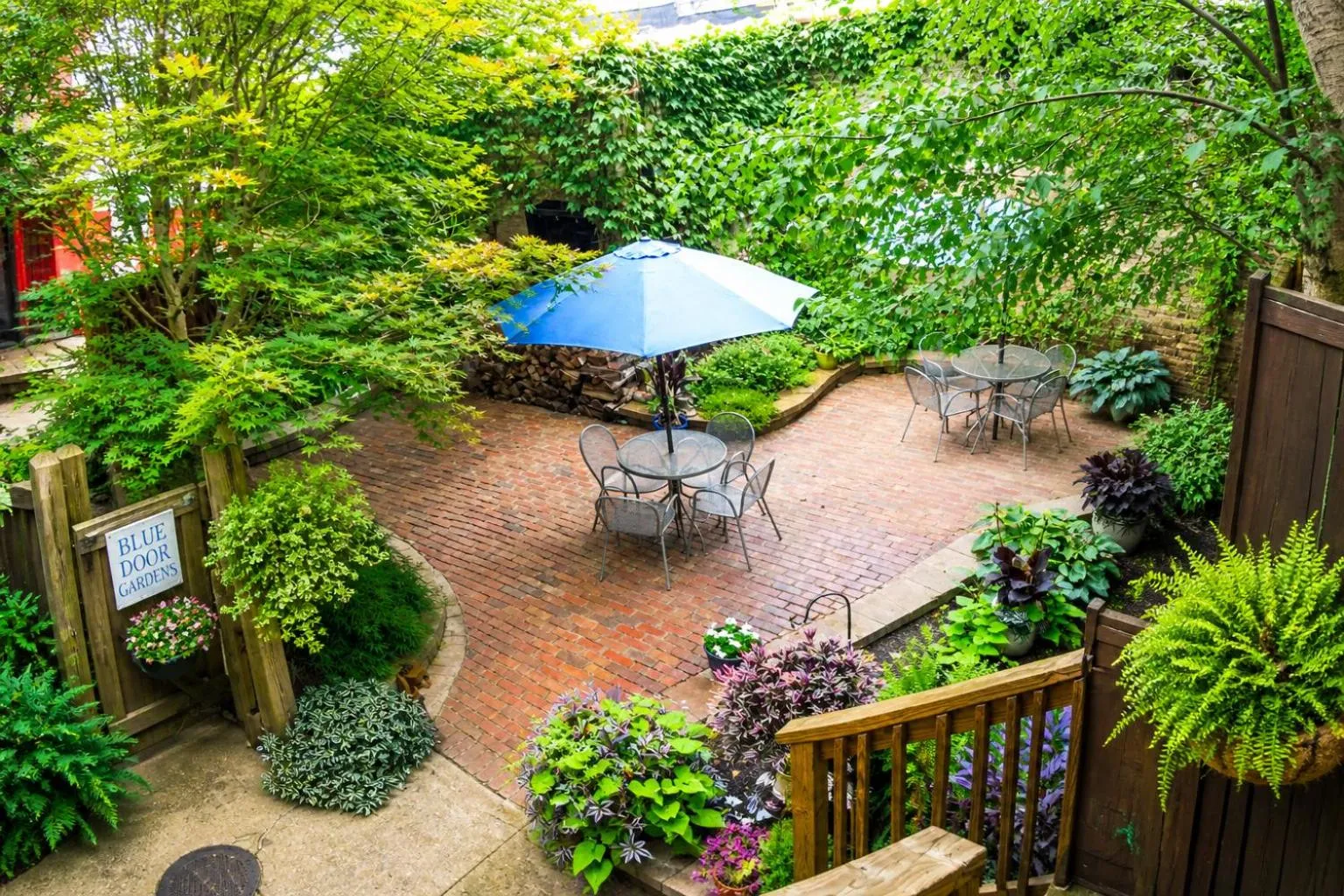 Garden in House 5863- Chicago's Premier Bed and Breakfast
